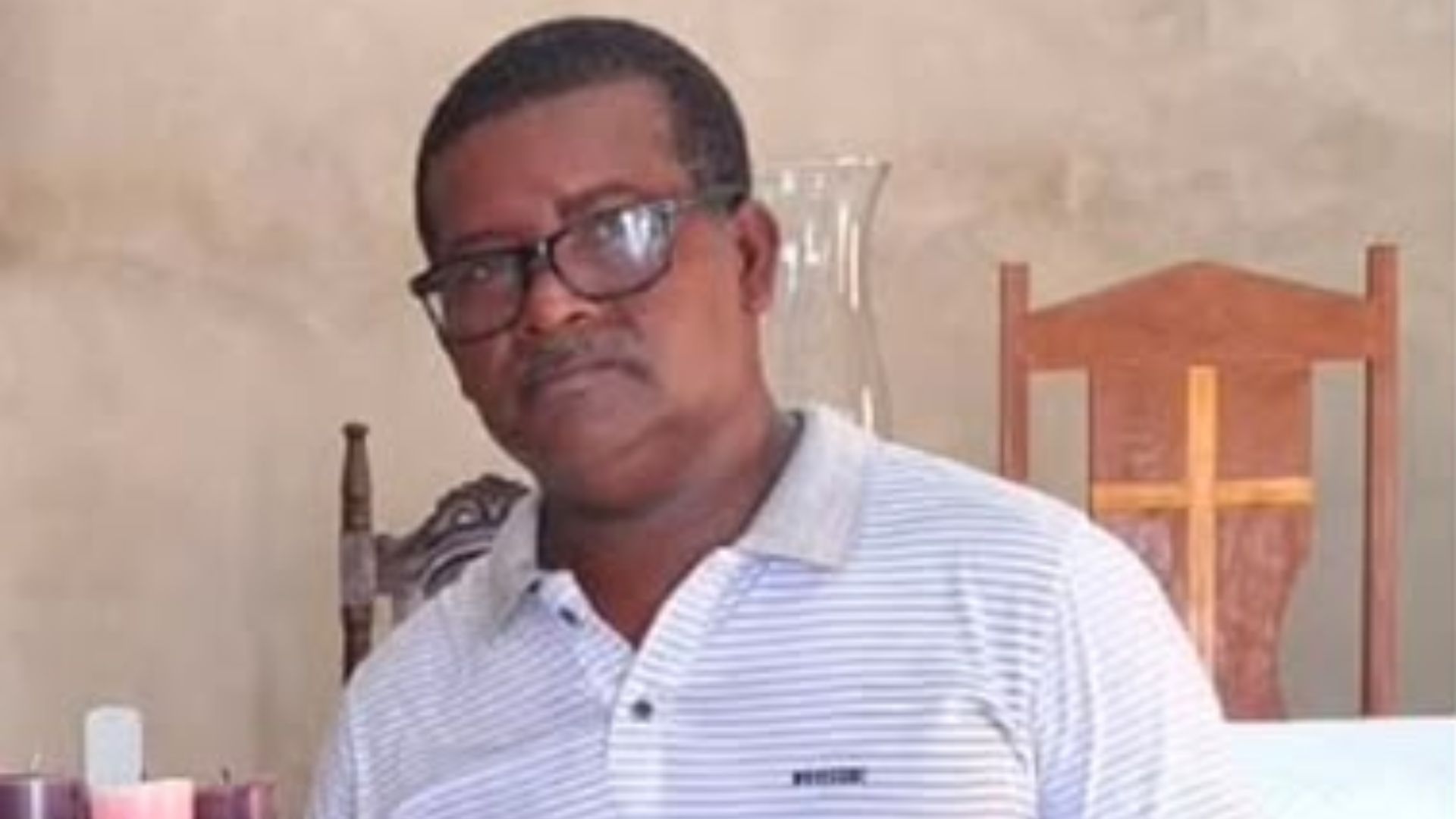 Segundo a família, homem de 53 anos caiu em um tanque de cinzas após a escada de acesso à caldeira quebrar