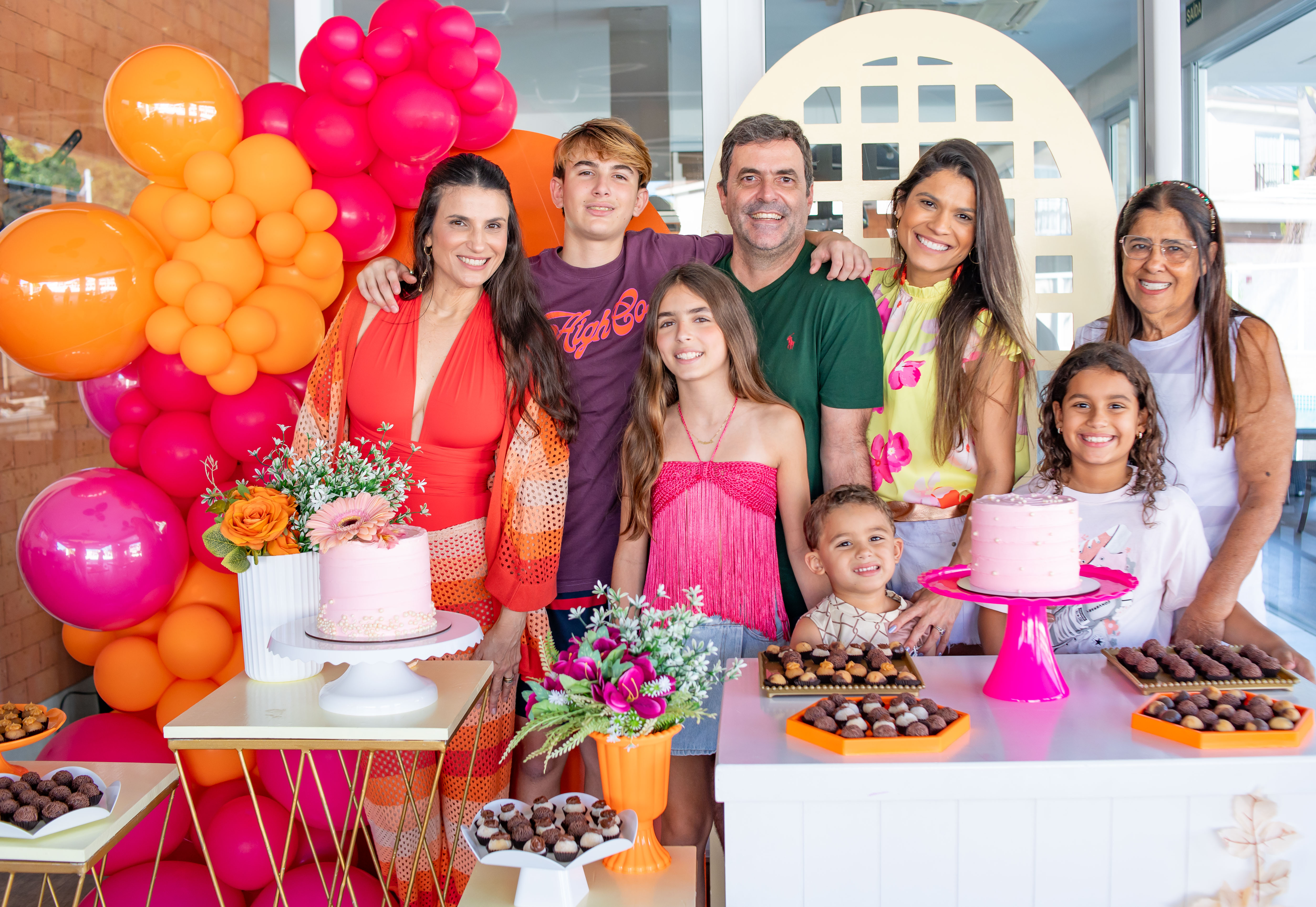 Lurdinha Perovano, Renato Mattedi, Larissa Perovano Mattedi, Bernardo Perovano Mattedi, Ariane Perovano e seus filhos, Pedro e Maria Eduarda. E a avó da Larissa, a senhora Marilda Perovano