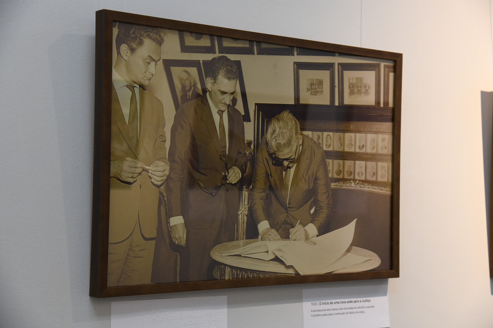 Foto da posse do desembargador Crystalino de Abreu na presidência do TJES, em 1967