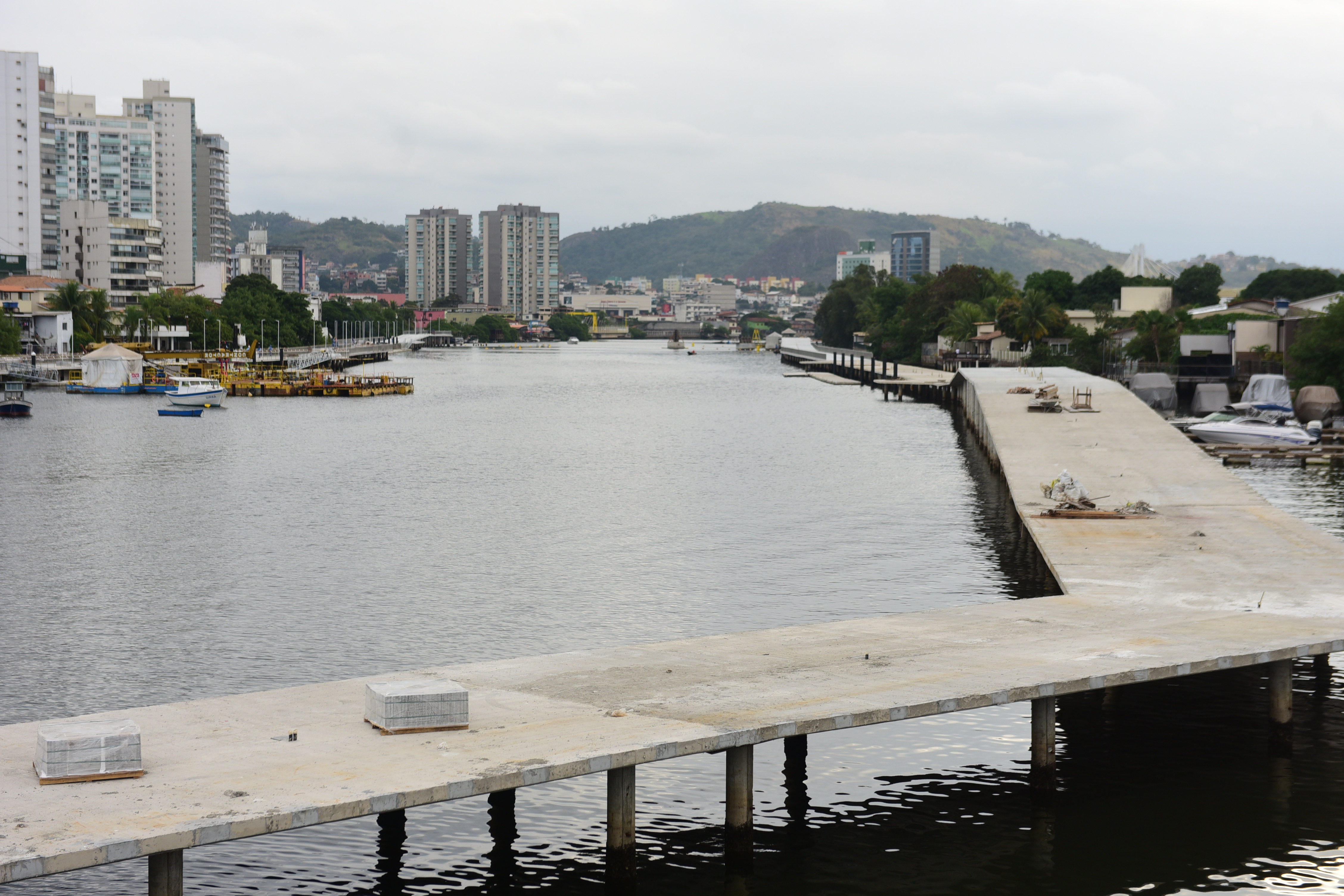 Obras do canal de Camburi