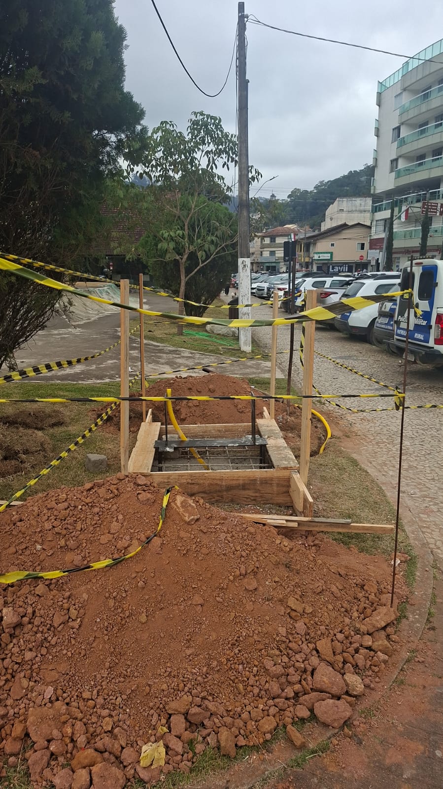 Obra de instalação do termômetro urbano de Santa Teresa