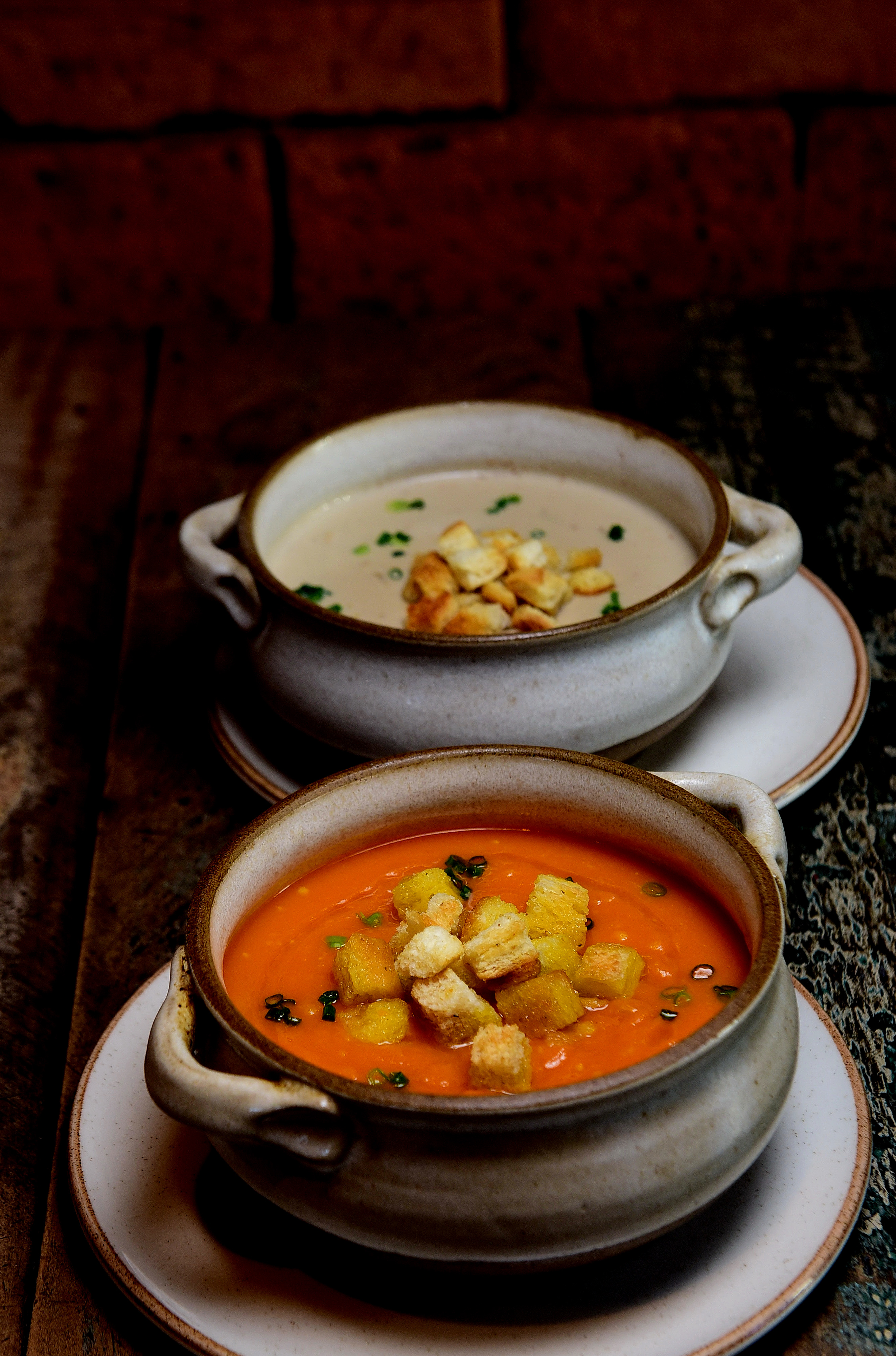 Caldos e sopas servidos no restaurante d'Bem