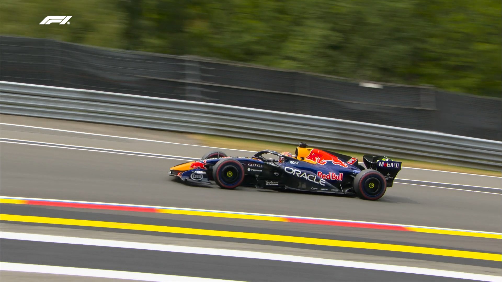 Max Verstappen foi o mais veloz no primeiro treino livre