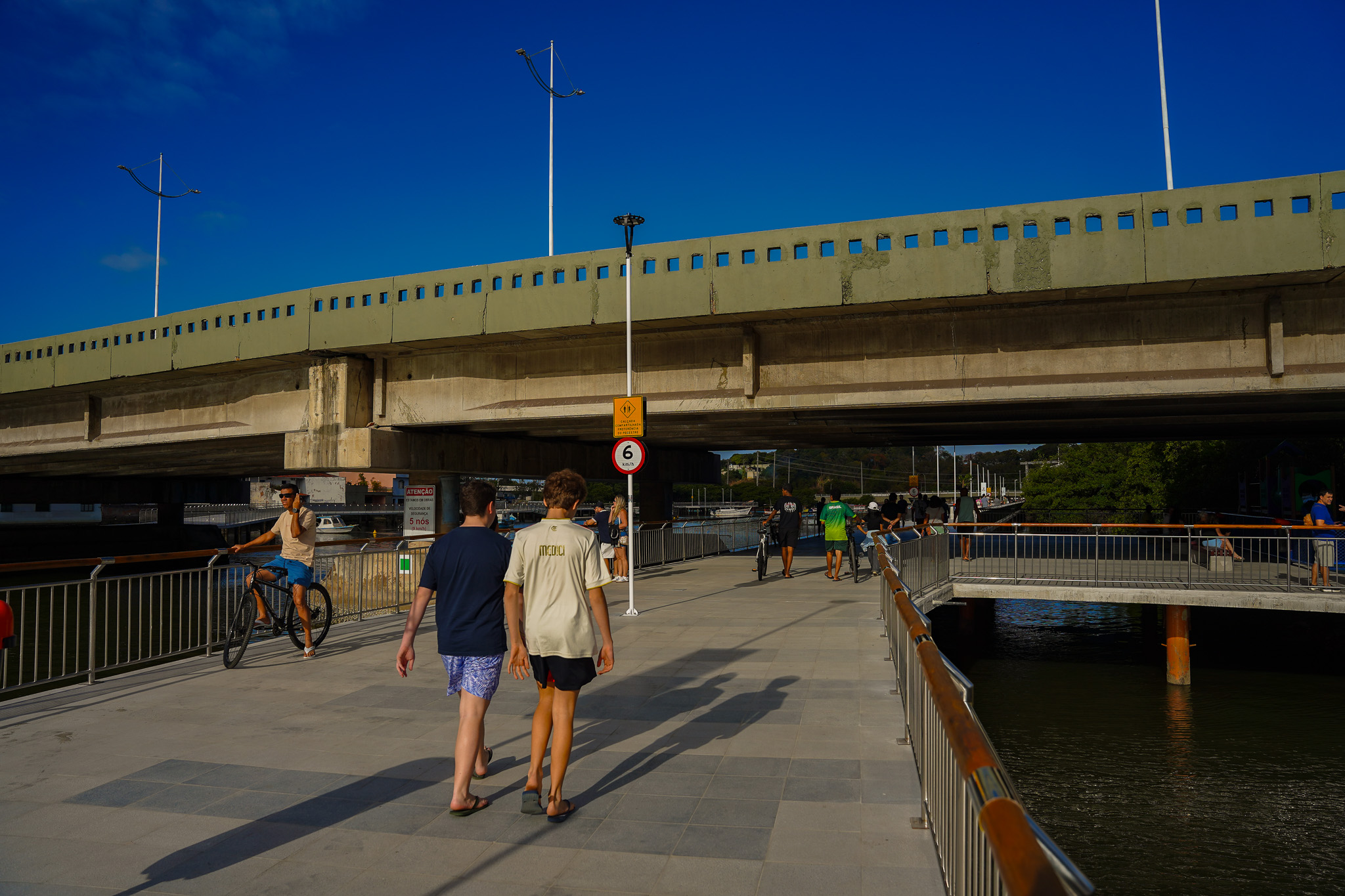 Parte da nova orla do Canal de Camburi, na Praia do Canto, foi inaugurada