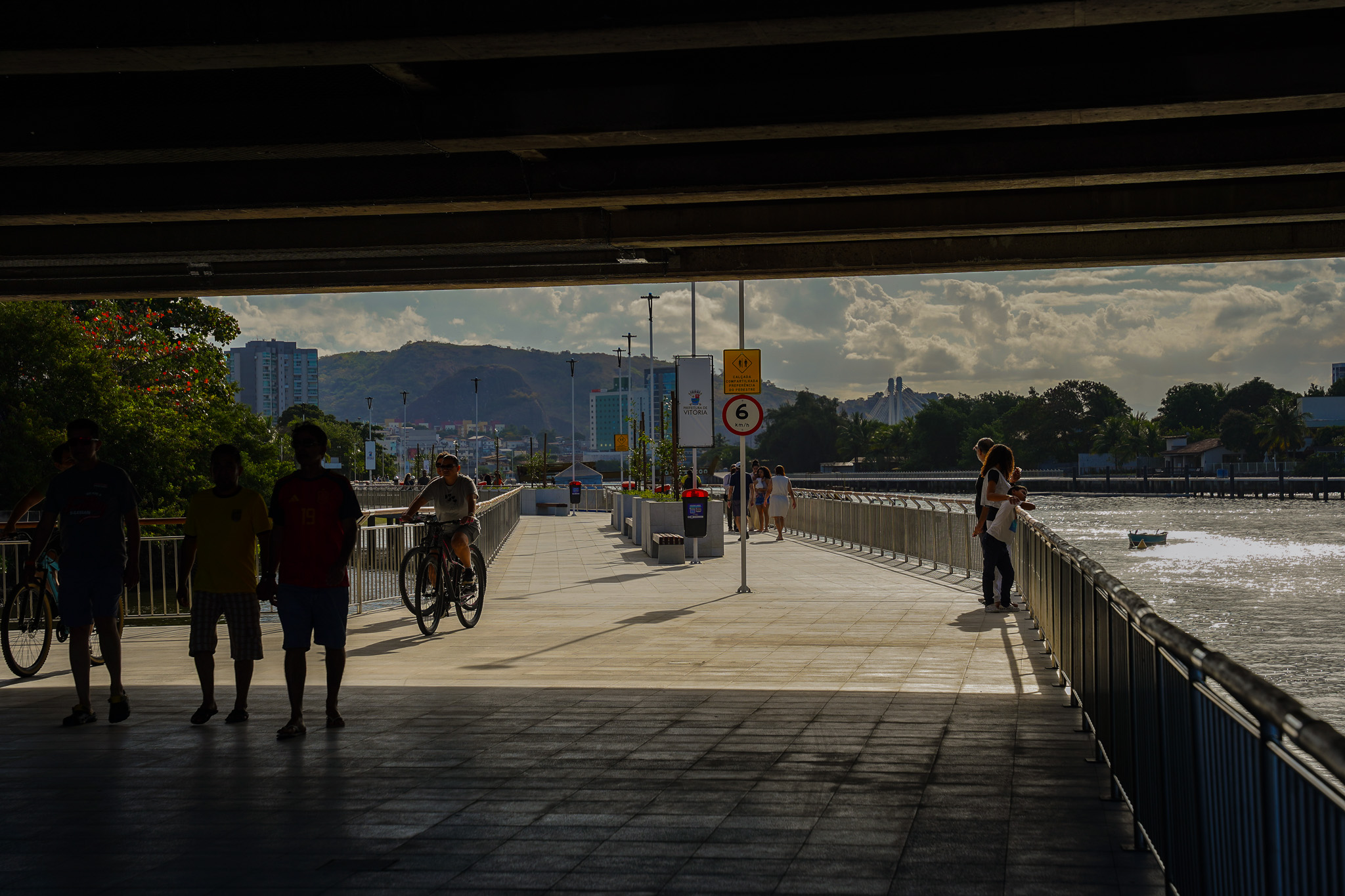 Parte da nova orla do Canal de Camburi, na Praia do Canto, foi inaugurada