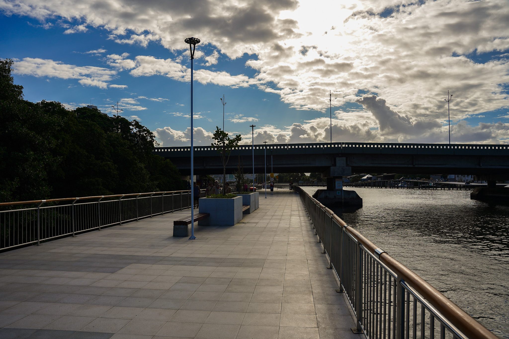 Parte da nova orla do Canal de Camburi, na Praia do Canto, foi inaugurada