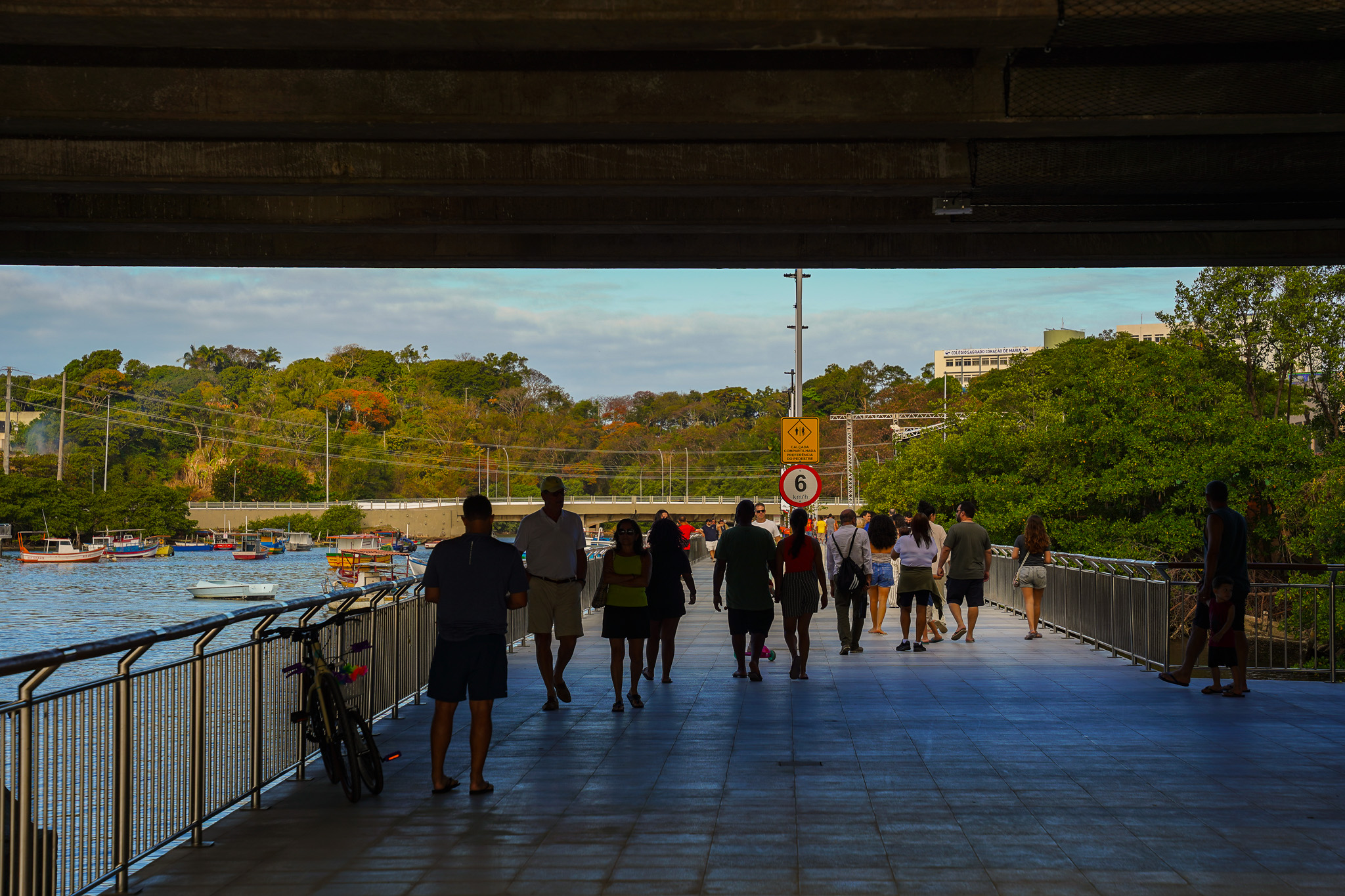 Parte da nova orla do Canal de Camburi, na Praia do Canto, foi inaugurada