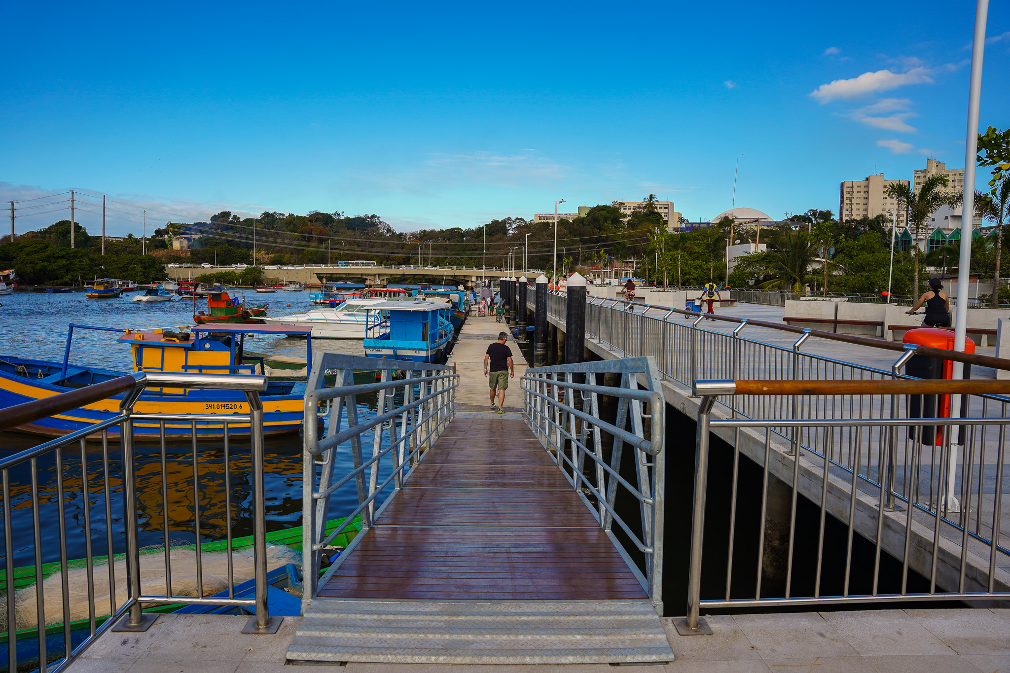 Parte da nova orla do Canal de Camburi, na Praia do Canto, foi inaugurada