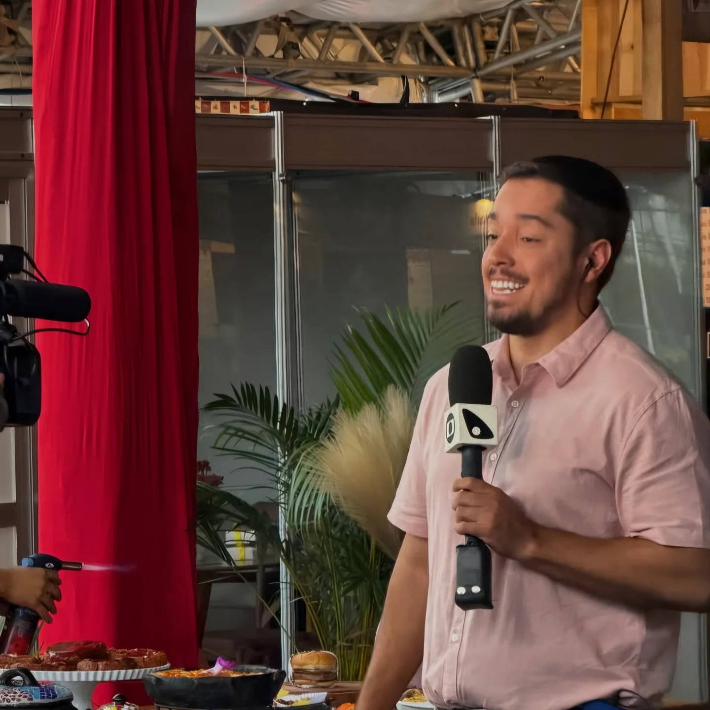 Repórter Caíque Verli, da TV Gazeta