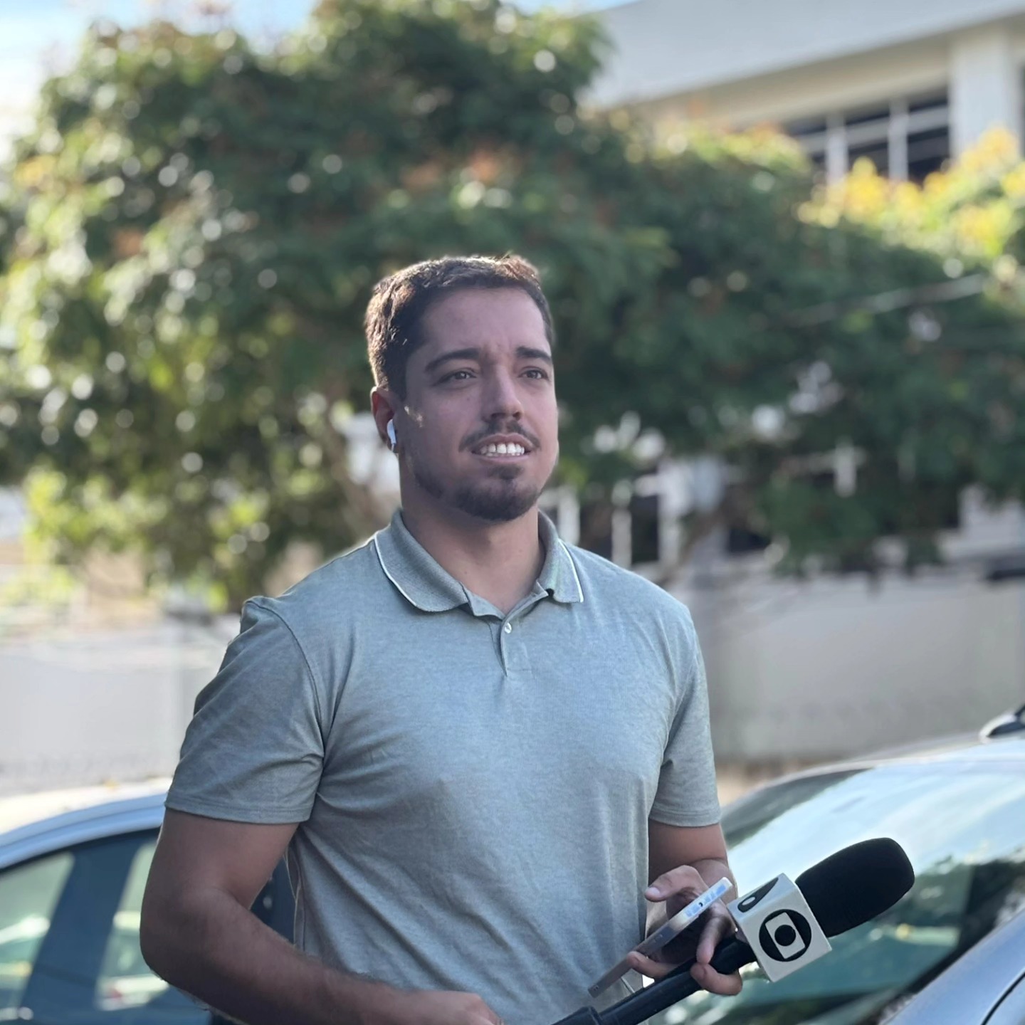 Repórter Caíque Verli, da TV Gazeta