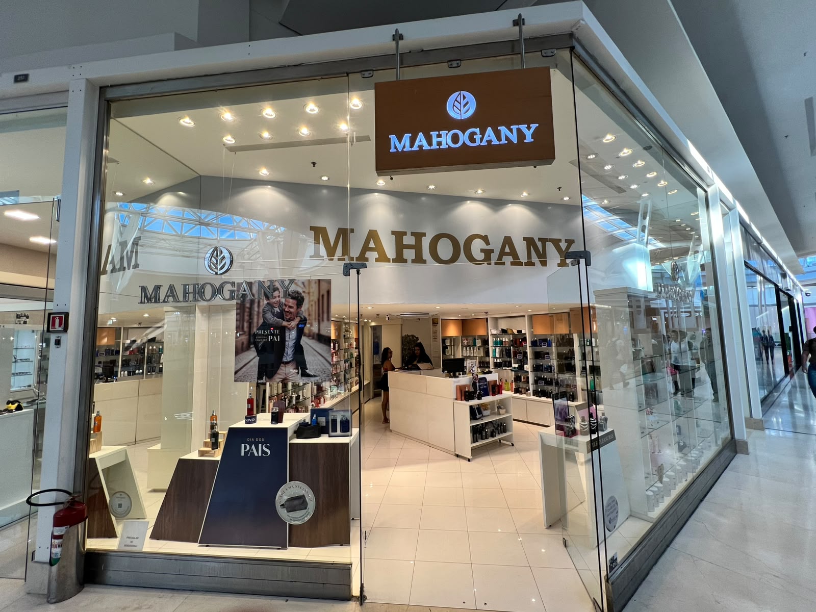 Mahogany: nas compras acima de R$ 200 em produtos masculinos, ganhe uma necessaire exclusiva.