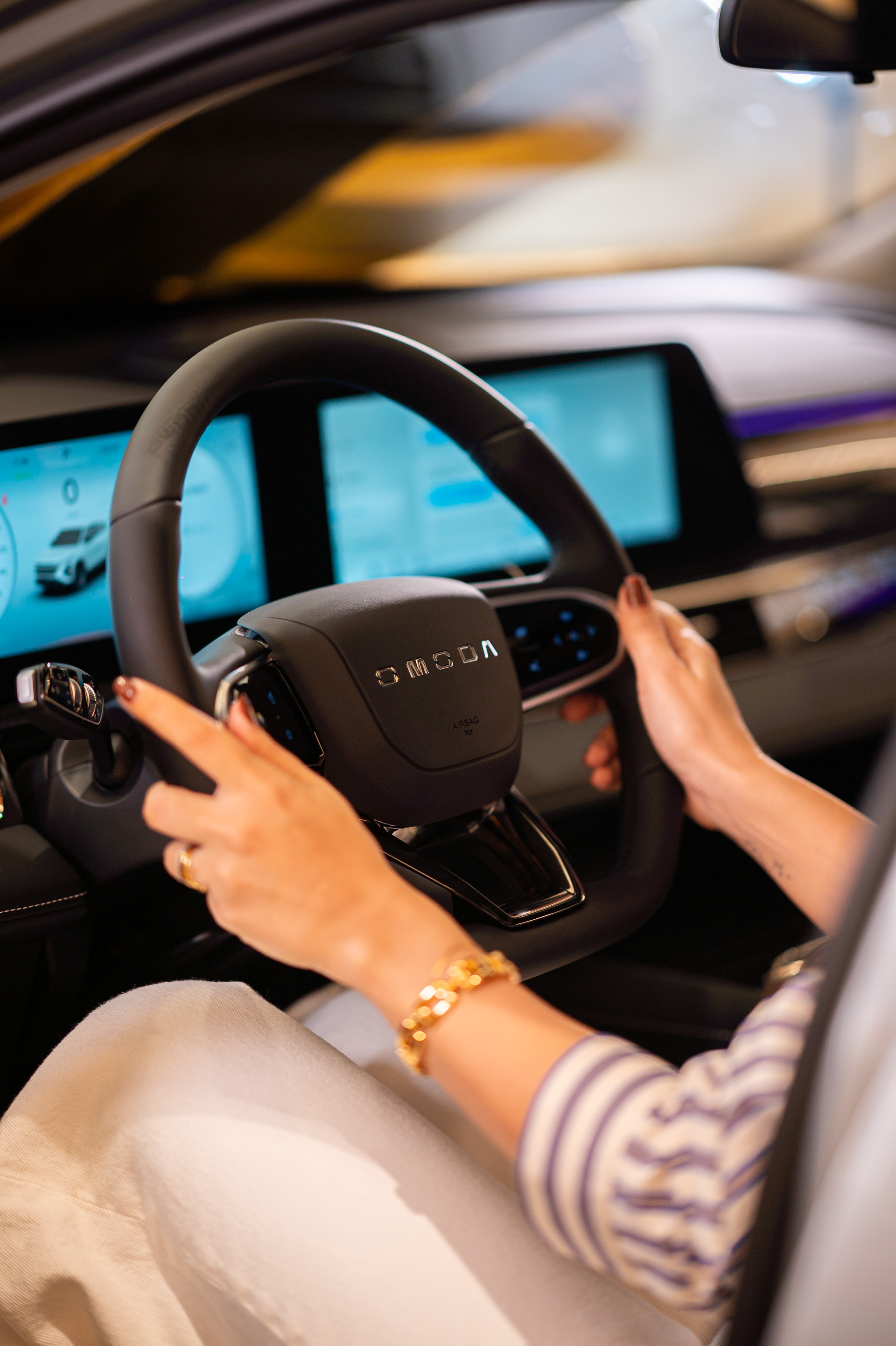 O SUV combina design futurista e tecnologia em um amplo espaço interno.