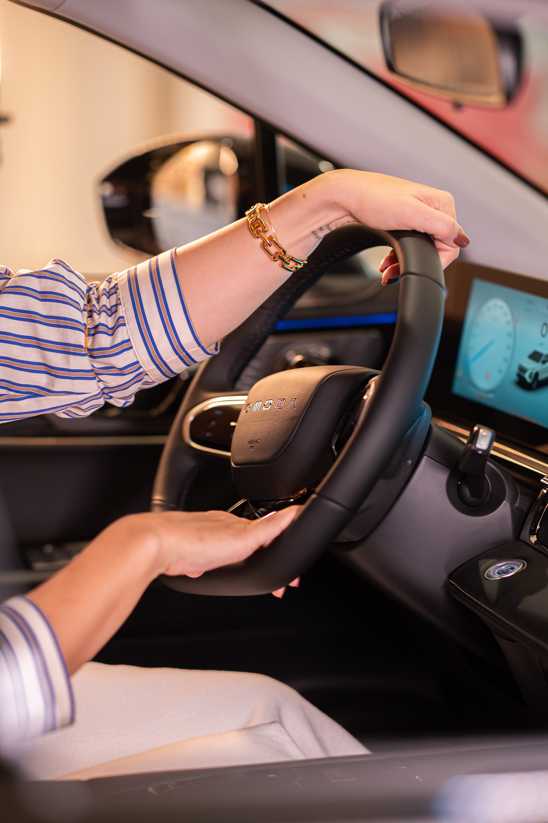 O SUV combina design futurista e tecnologia em um amplo espaço interno.
