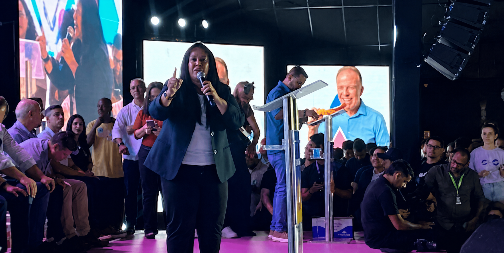 A ex-senadora Rose de Freitas discursa na convenção estadual do PSB
