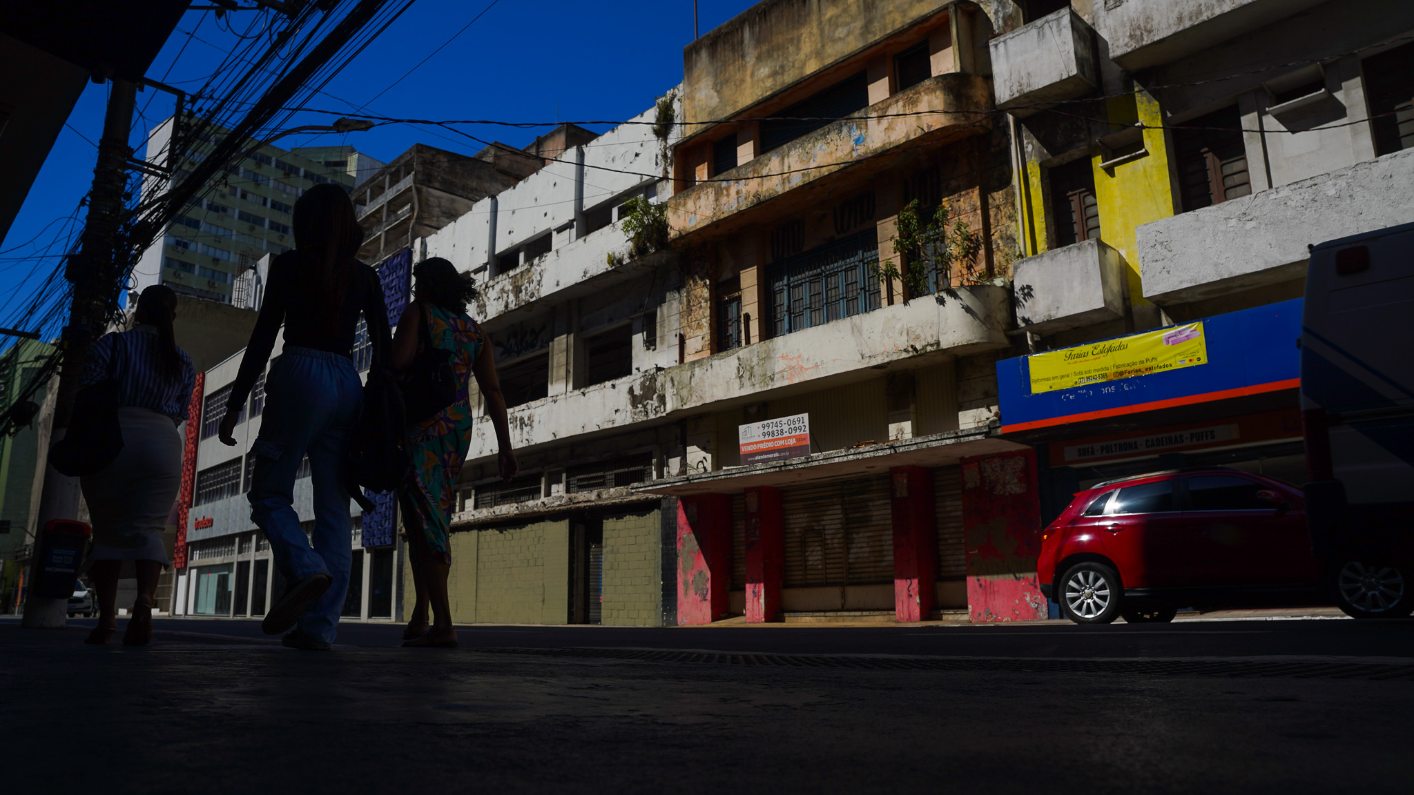 Prédios abandonados na Avenida Jerônimo Monteiro, no Centro de Vitória