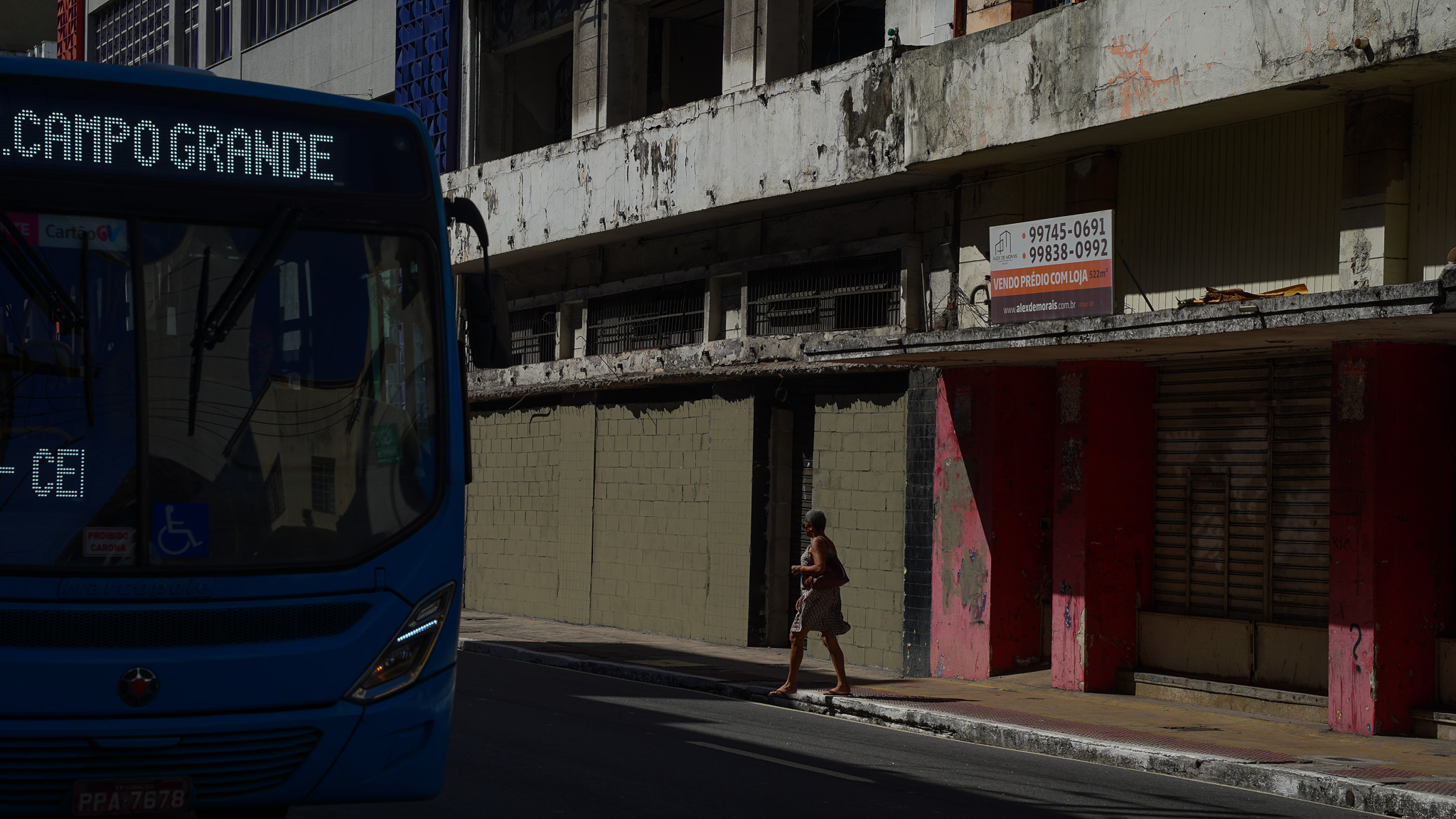 Prédios abandonados na Avenida Jerônimo Monteiro, no Centro de Vitória