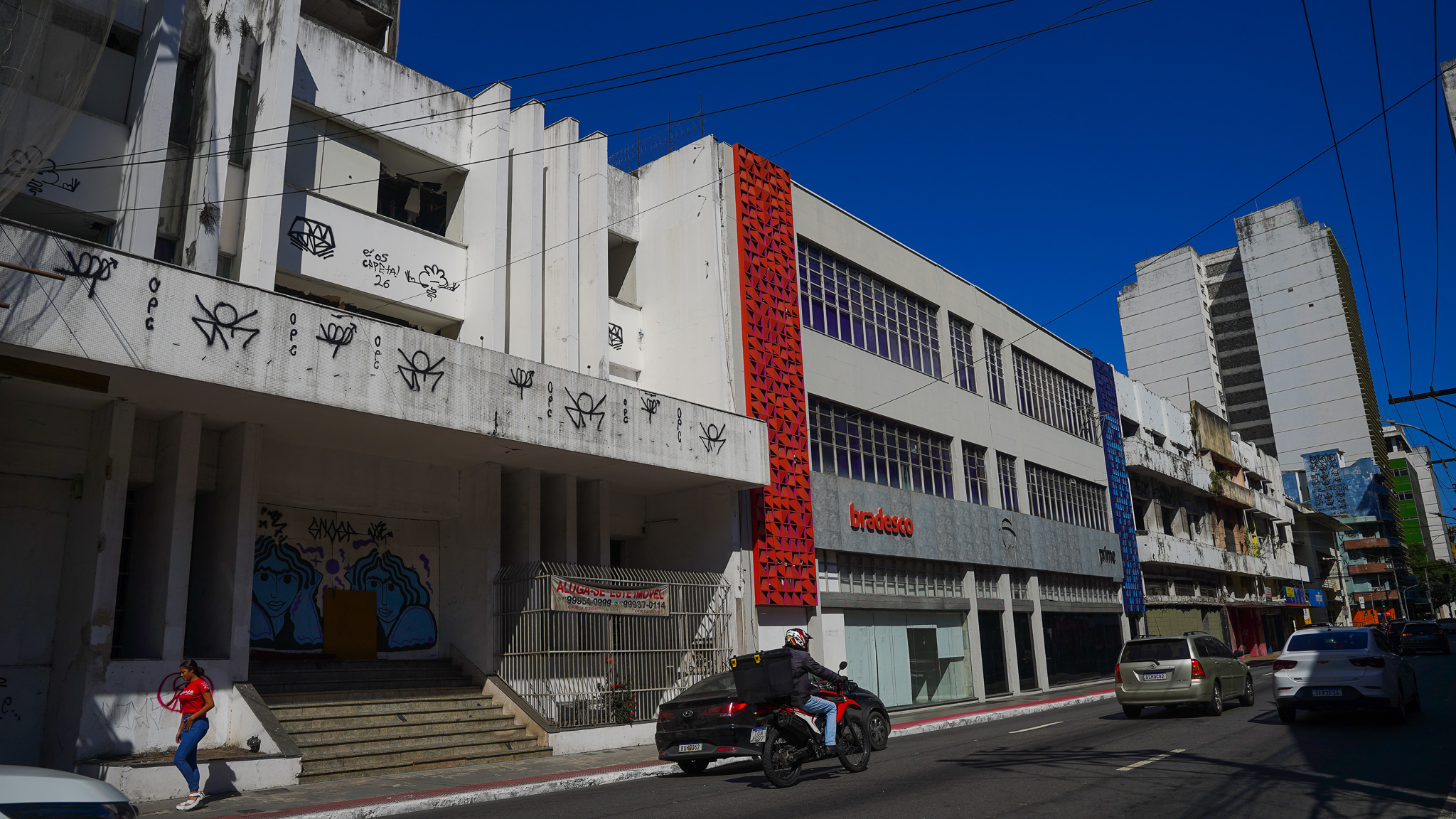 Prédios abandonados na Avenida Jerônimo Monteiro, no Centro de Vitória