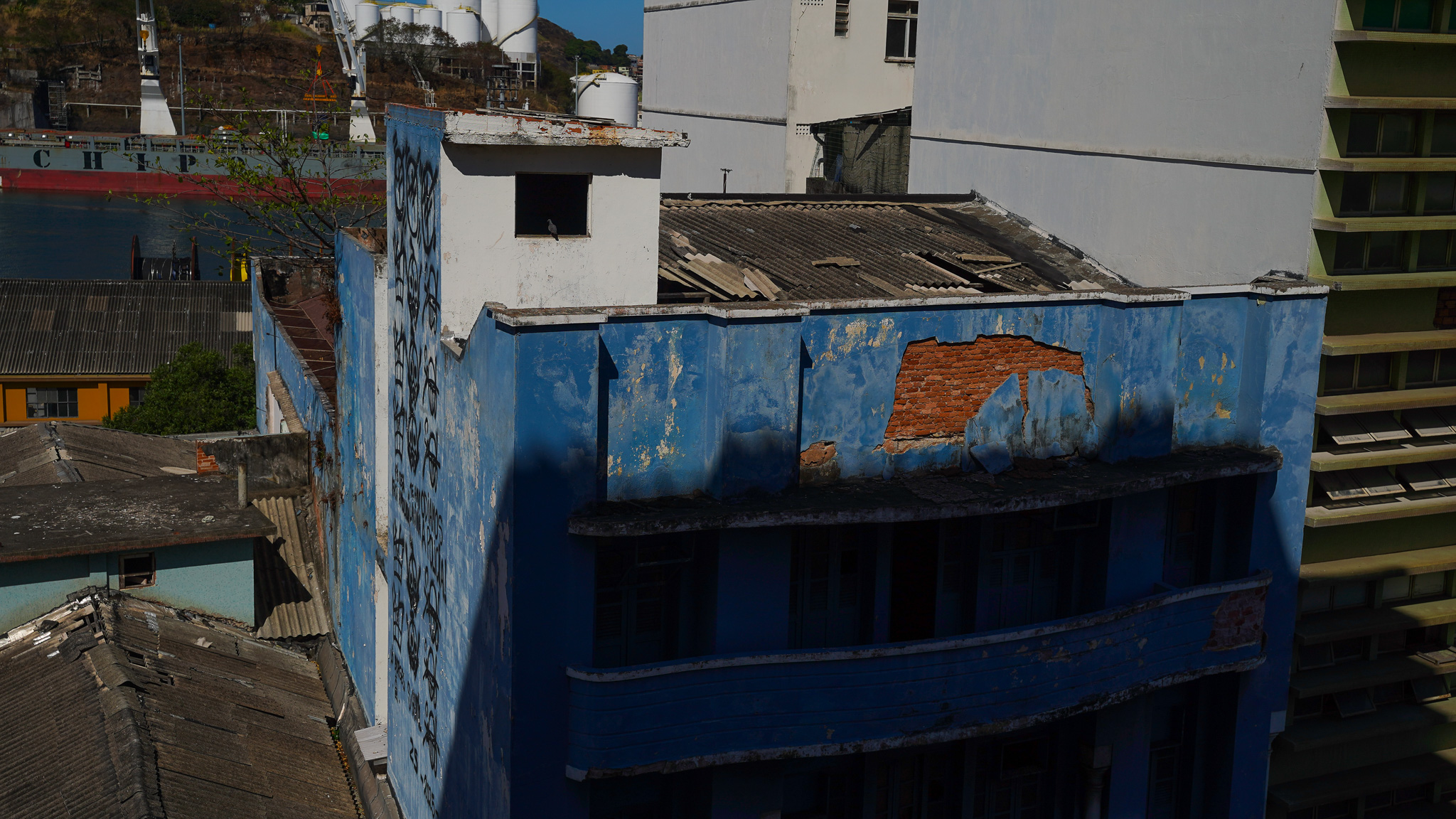 Prédios abandonados na Avenida Jerônimo Monteiro, no Centro de Vitória