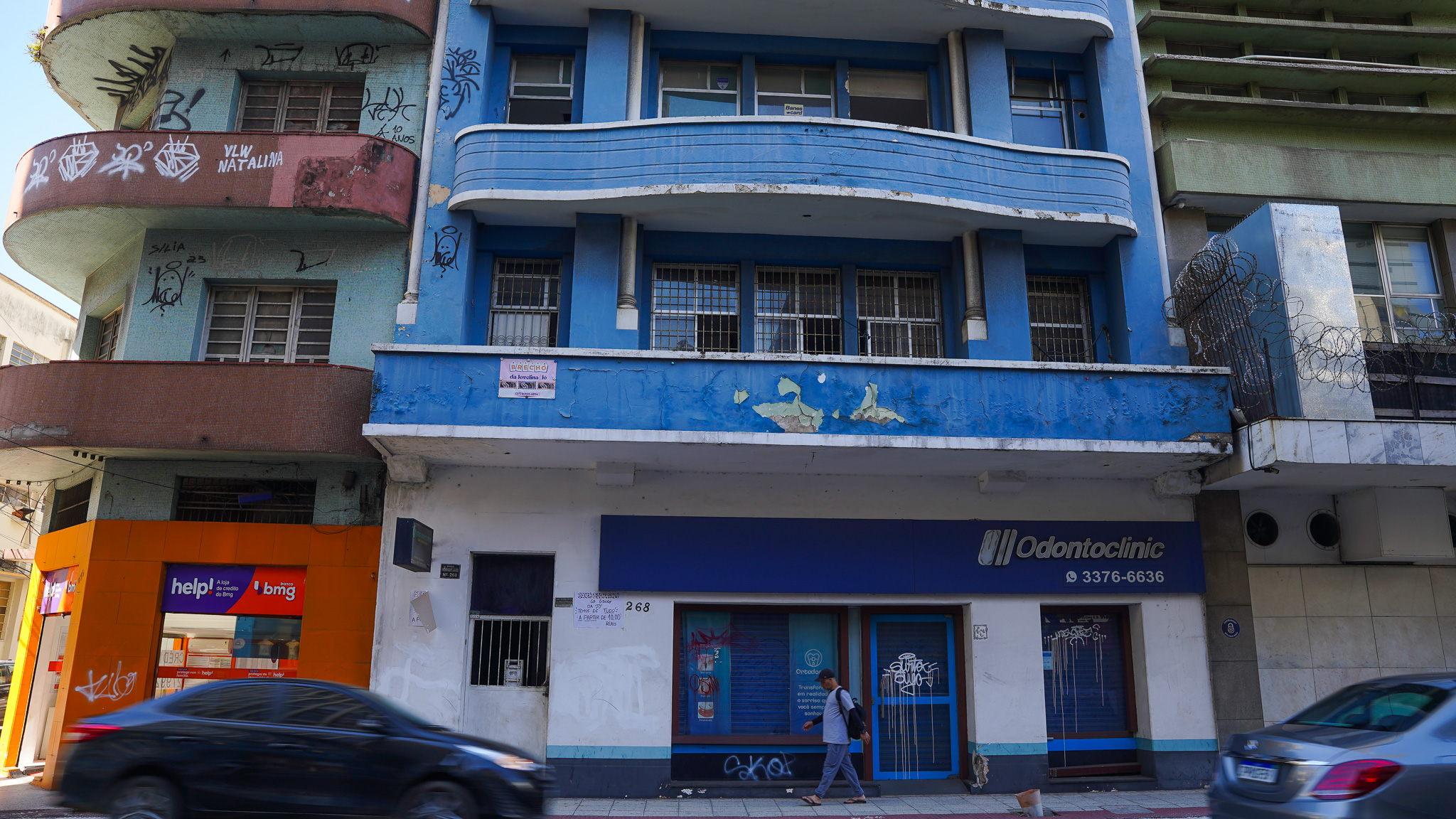 Prédios abandonados na Avenida Jerônimo Monteiro, no Centro de Vitória