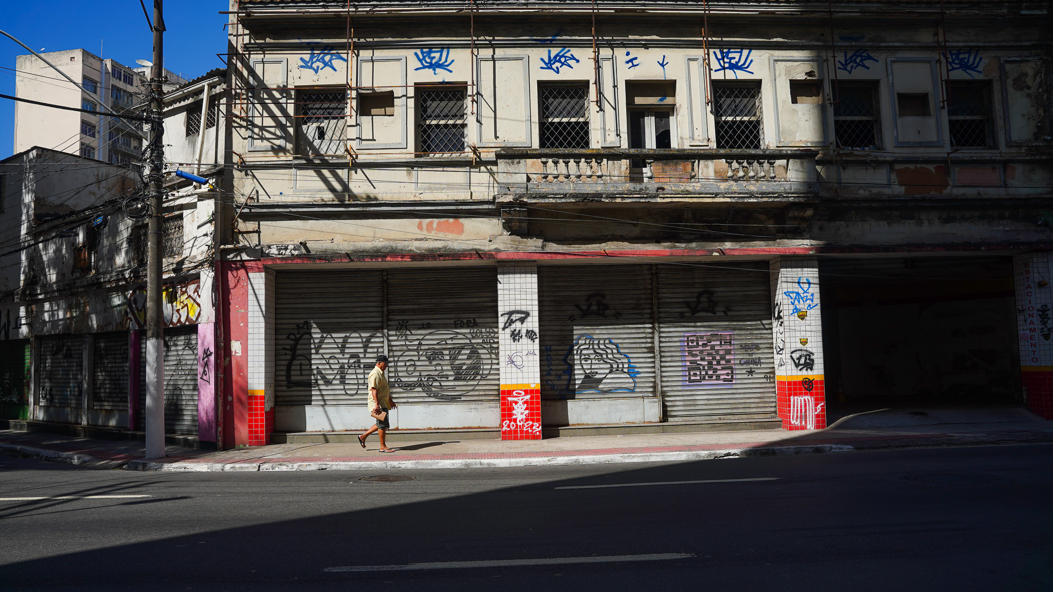Prédios abandonados na Avenida Jerônimo Monteiro, no Centro de Vitória