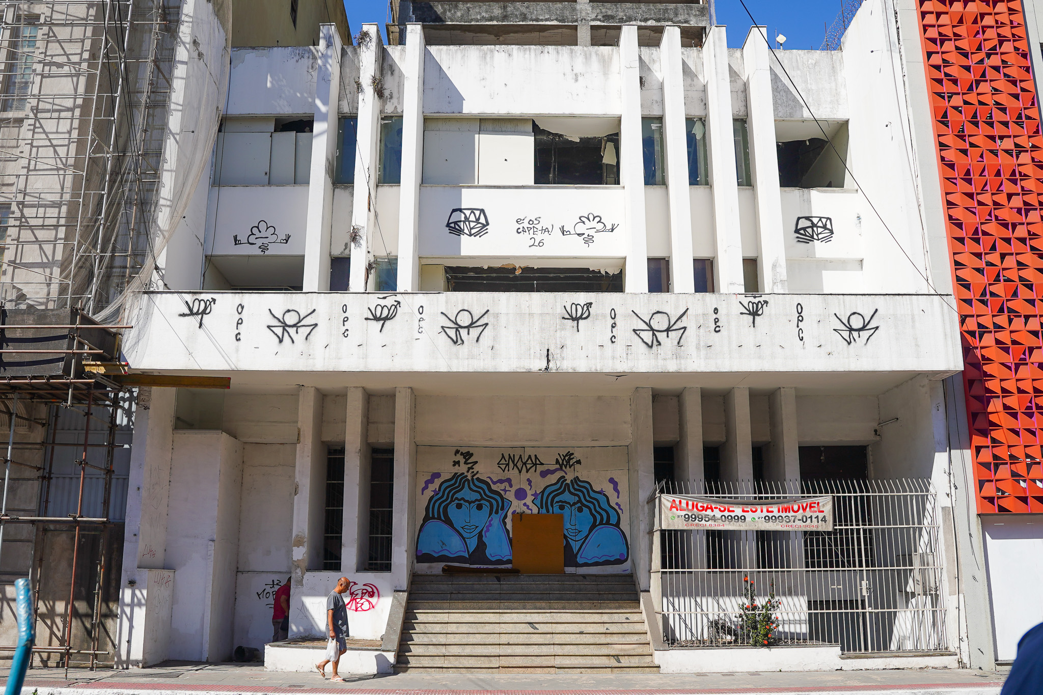 Prédios abandonados na Avenida Jerônimo Monteiro, no Centro de Vitória
