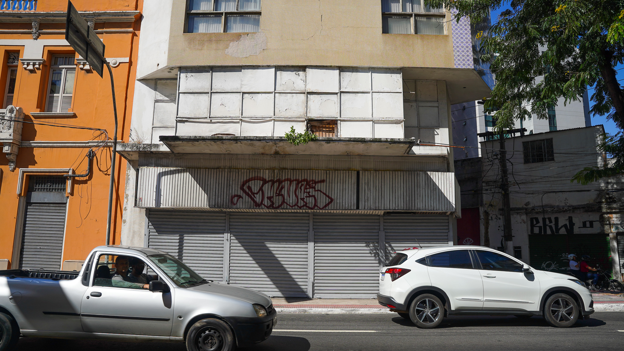 Prédios abandonados na Avenida Jerônimo Monteiro, no Centro de Vitória