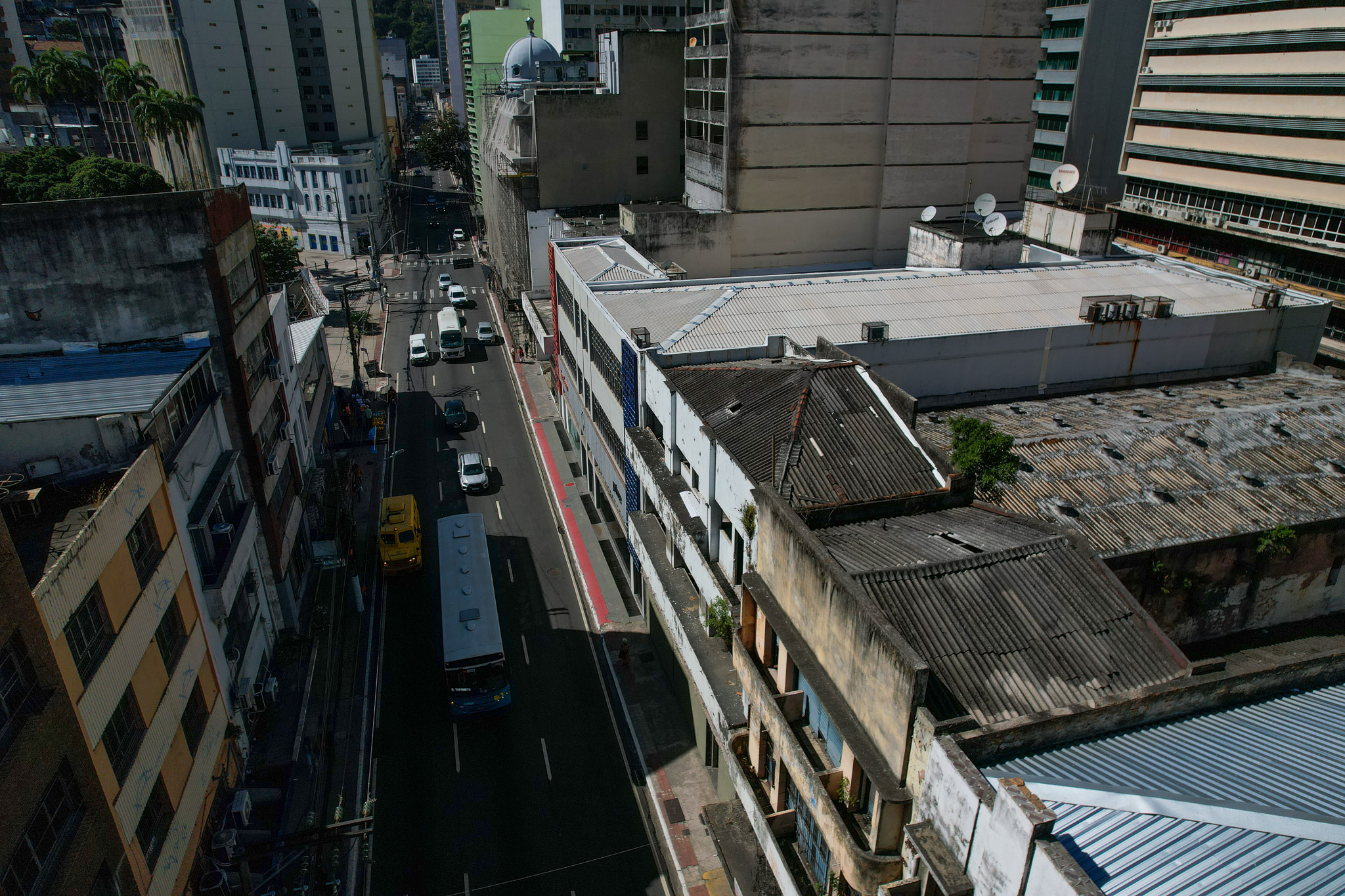 Prédios abandonados na Avenida Jerônimo Monteiro, no Centro de Vitória