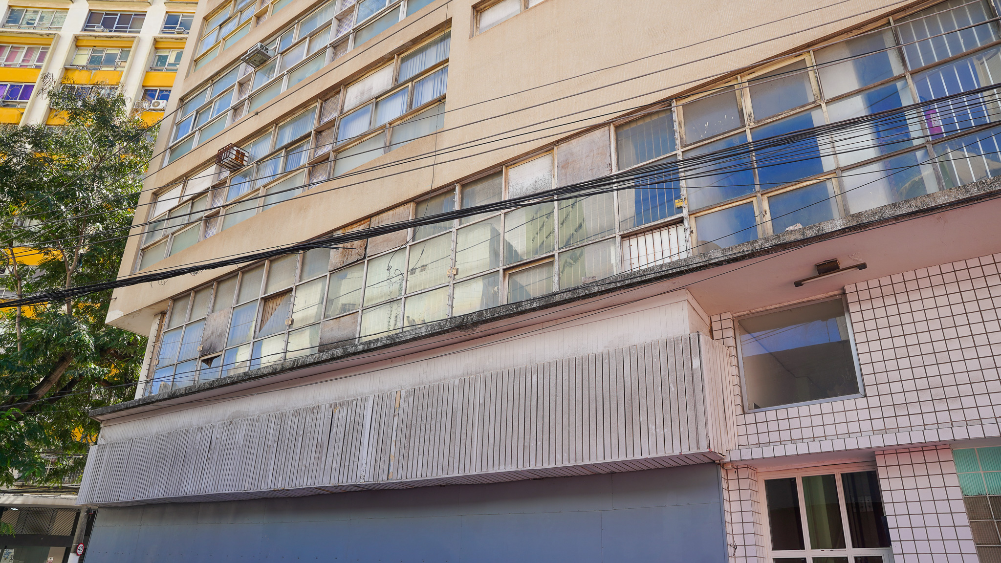 Prédios abandonados na Avenida Jerônimo Monteiro, no Centro de Vitória
