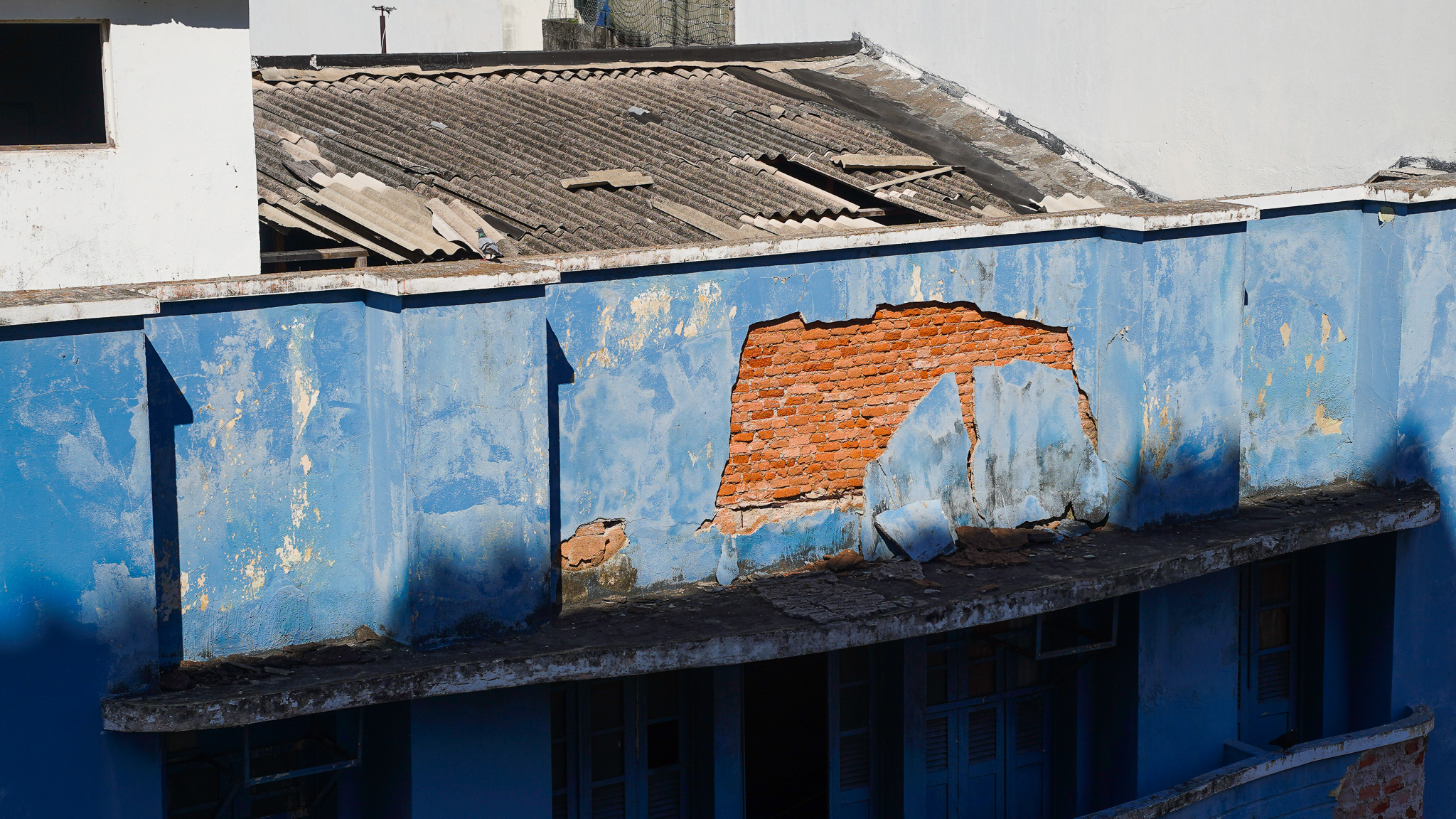 Prédios abandonados na Avenida Jerônimo Monteiro, no Centro de Vitória
