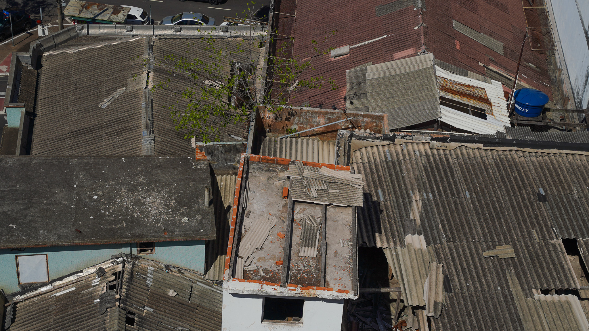 Prédios abandonados na Avenida Jerônimo Monteiro, no Centro de Vitória