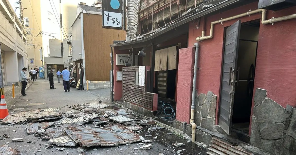 Parede de restaurante desaba em Kumamoto após terremoto