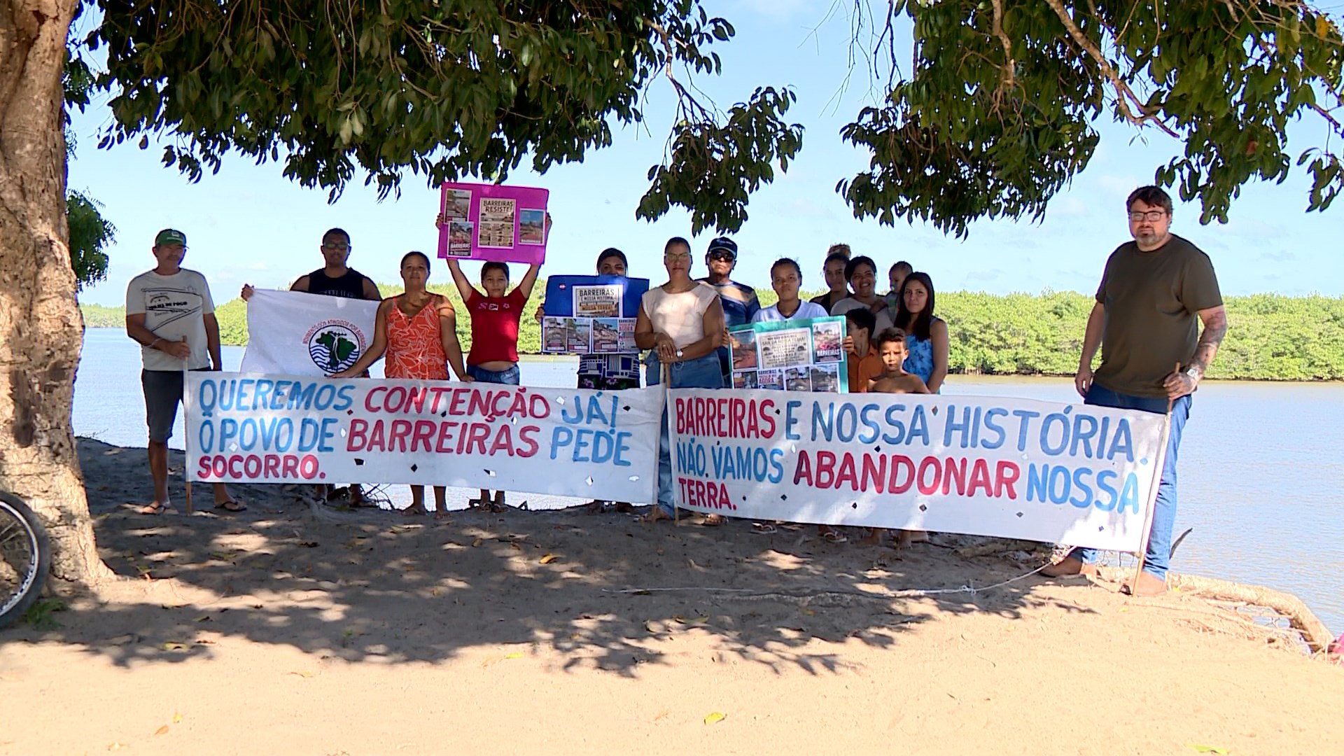 Moradores de Barreiras reivindicam por obras que contenham a erosão.