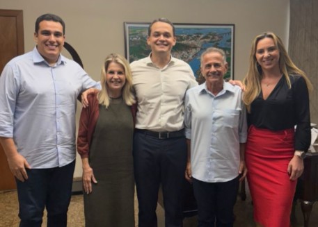 Erick Musso, Soraya Manato, Lorenzo Pazolini, Carlos Manato e Cris Samorini, na nomeação de Soraya como secretária de Assistência Social de Vitória