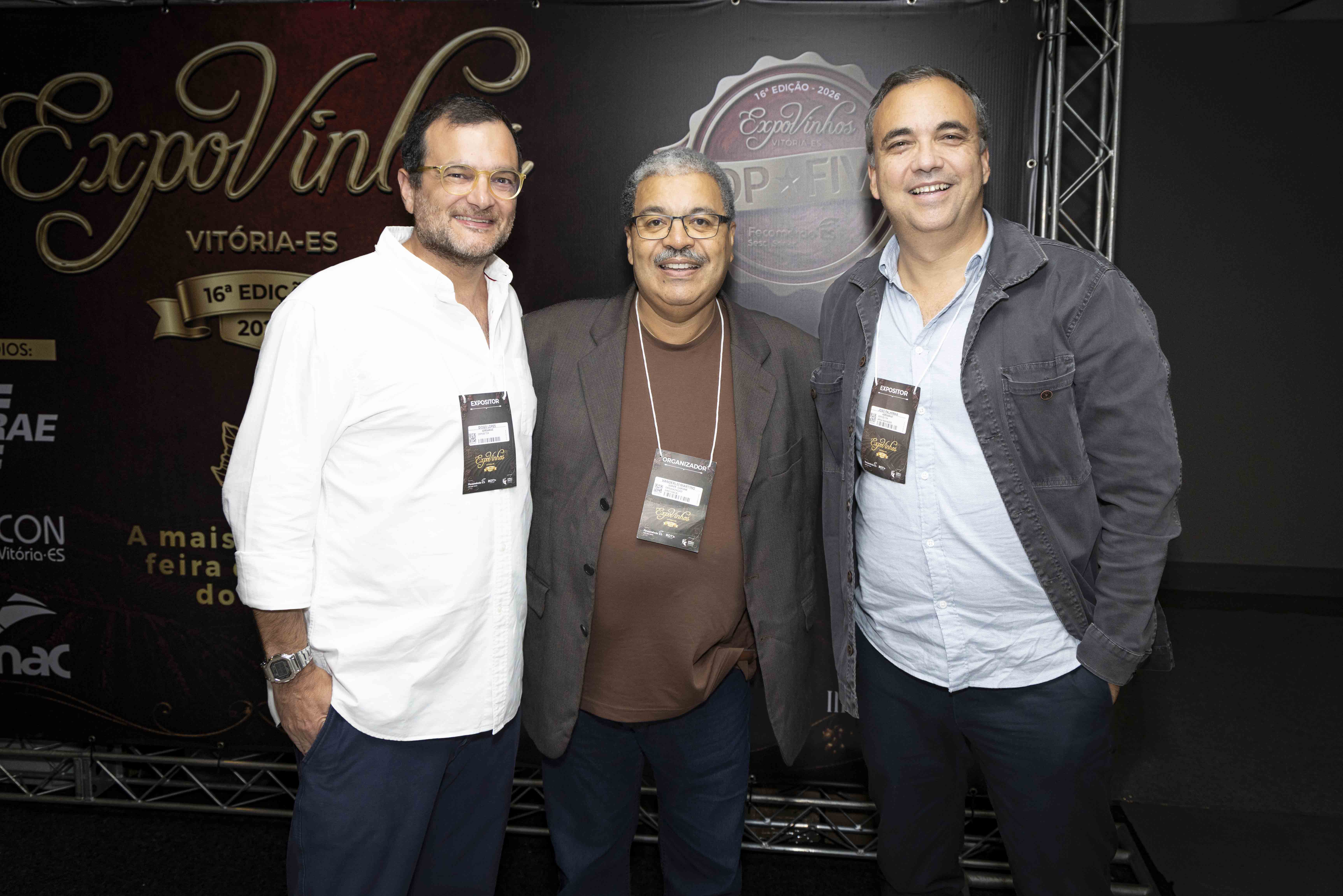 Diogo Lopes, palestrante da ExpoVinhos Vitória, eleito "Enólogo do Ano" pela revista Grandes Escolhas, Vanderlei Martins, organizador do evento e João Palhinha, consultor de negócios