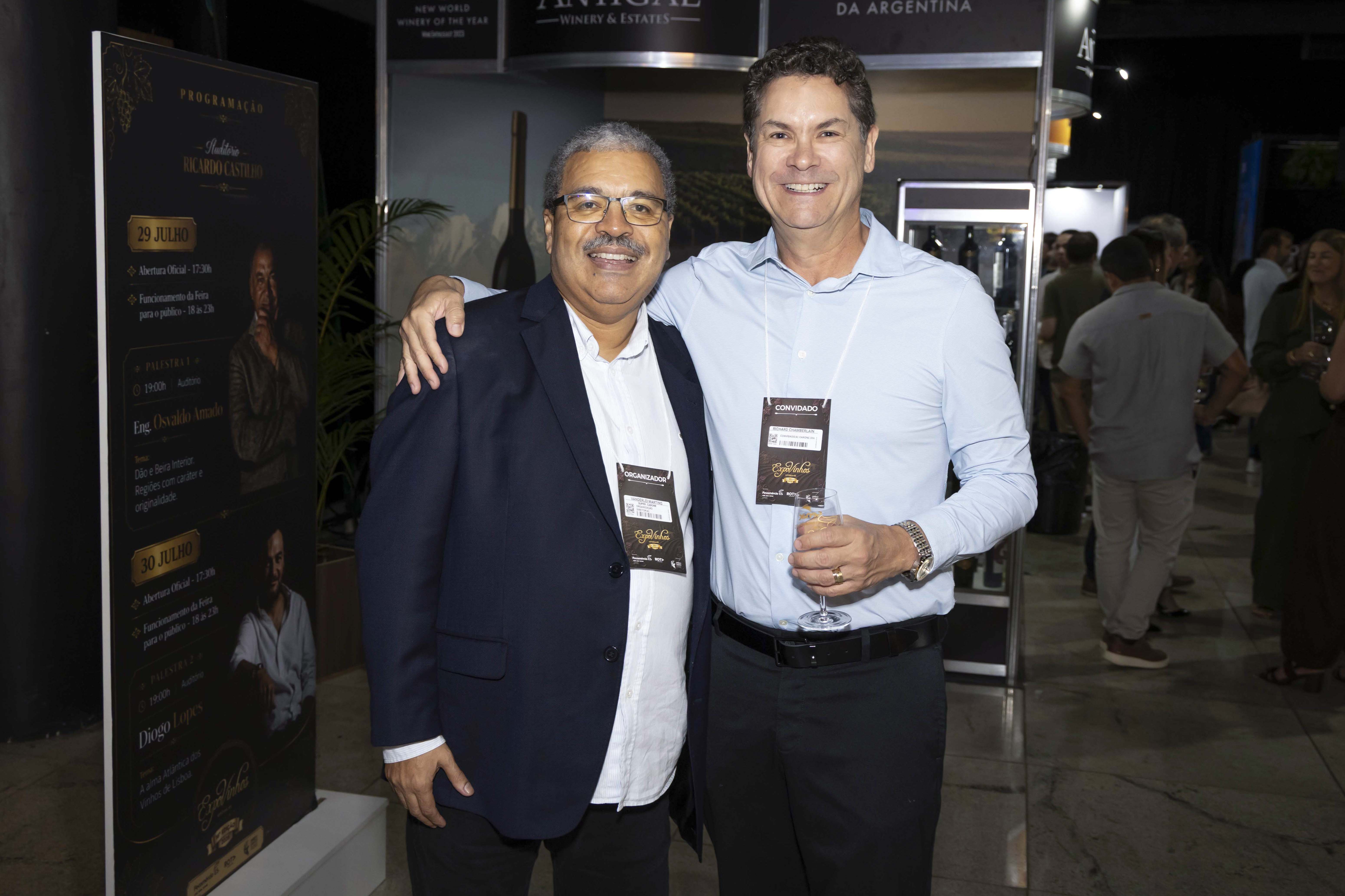 Vanderlei Martins, organizador da ExpoVinhos Vitória e Richard Chamberlain, consultor empresarial