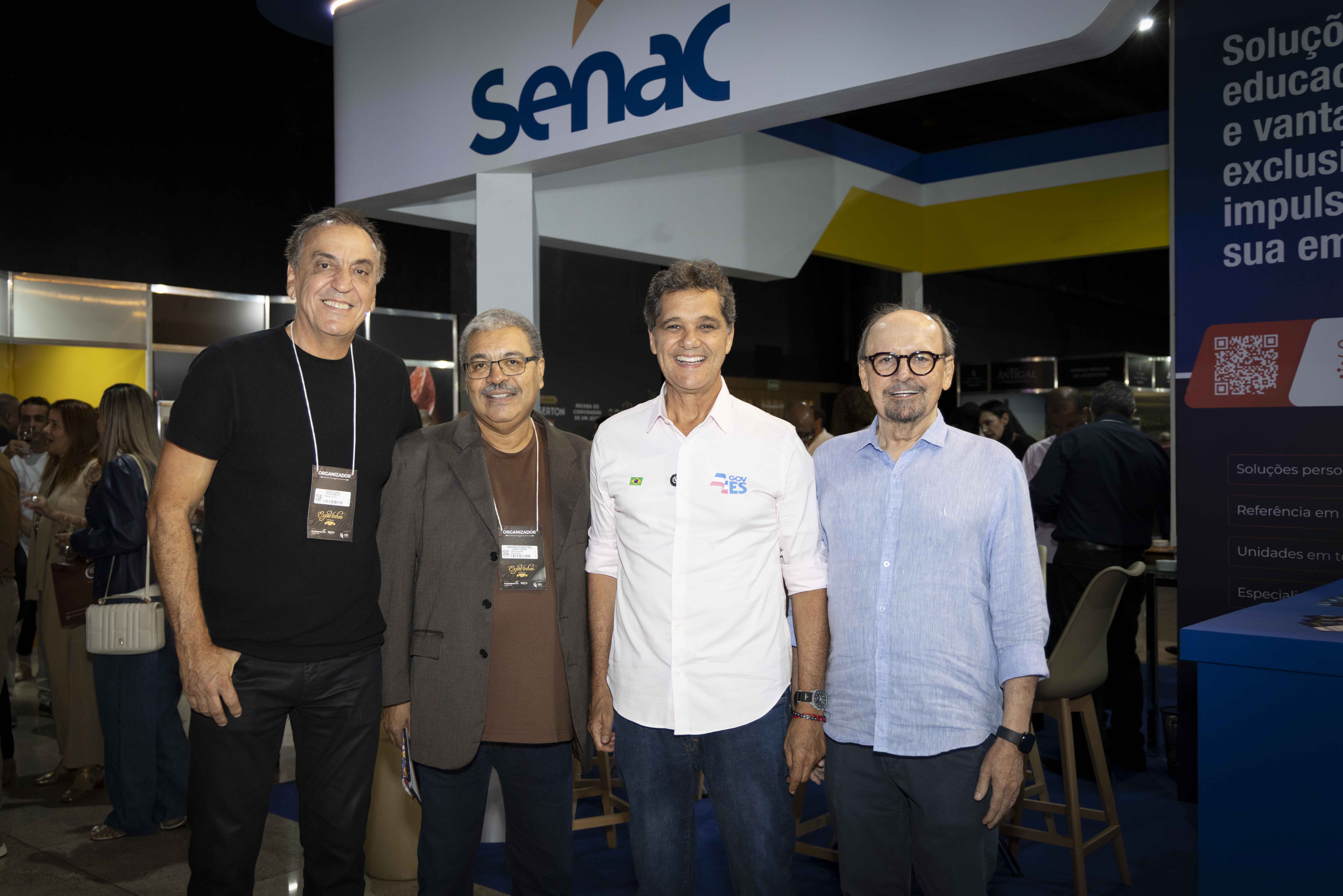 Zé Olavo Médici e Vanderlei Martins organizadores da ExpoVinhos Vitória, Ricardo Ferraço, governador do ES e Idalberto Moro, presidente da Fecomércio-ES