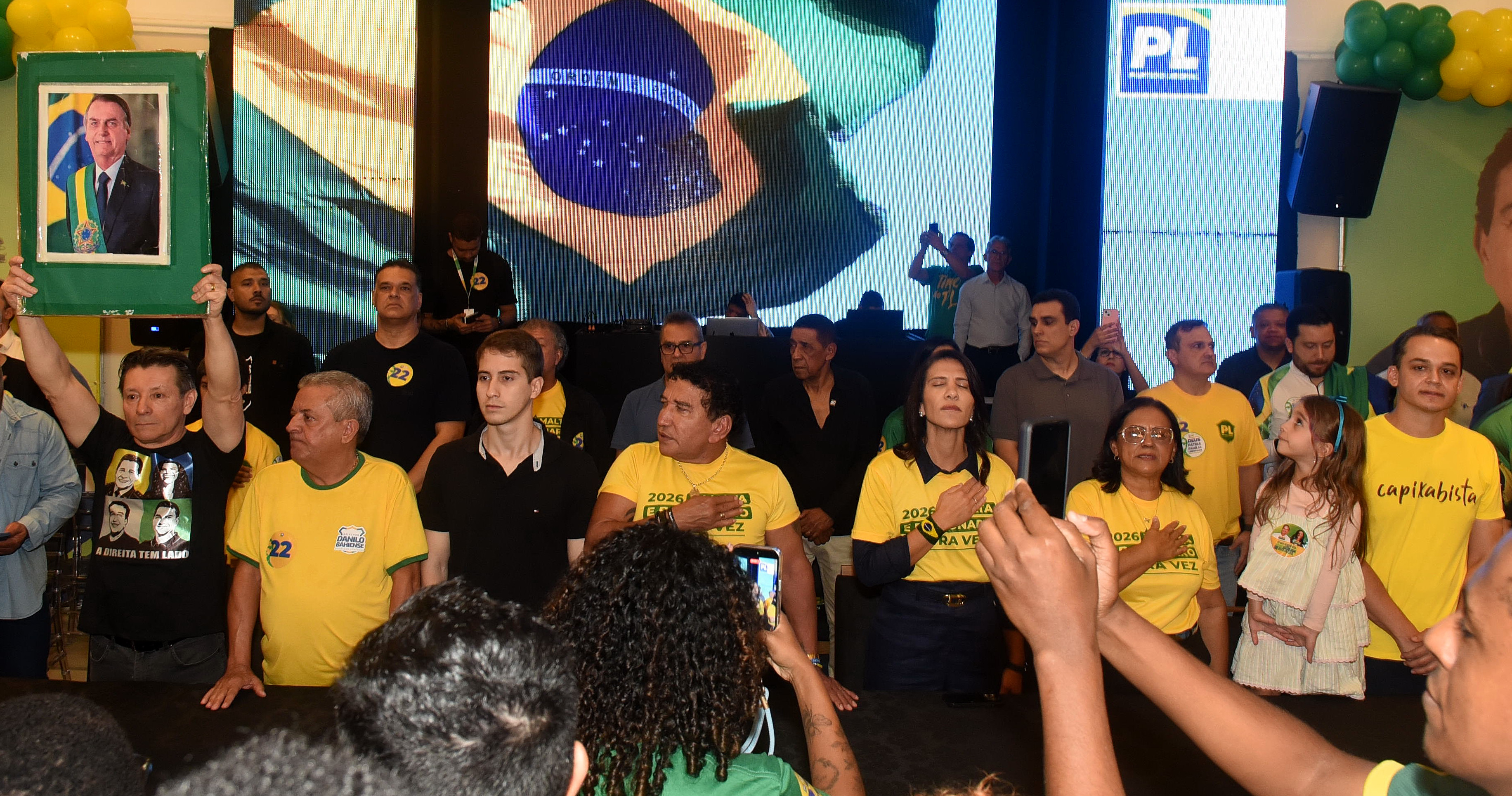 O senador Magno Malta e sua filha, Maguinha Malta, durante a conVeção estadual do PL