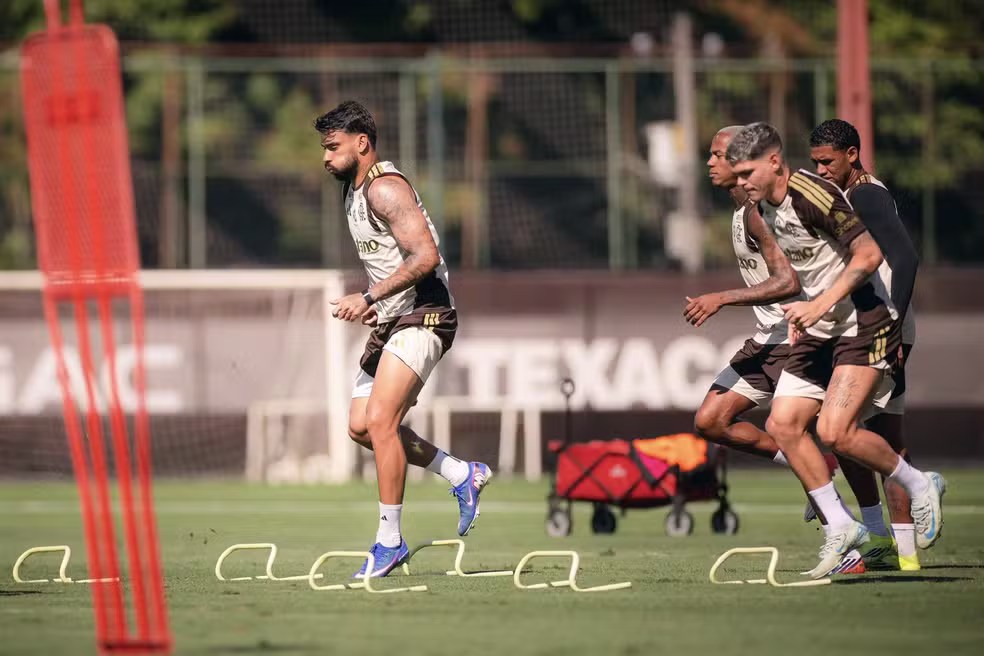 Paquetá treina com elenco do Flamengo