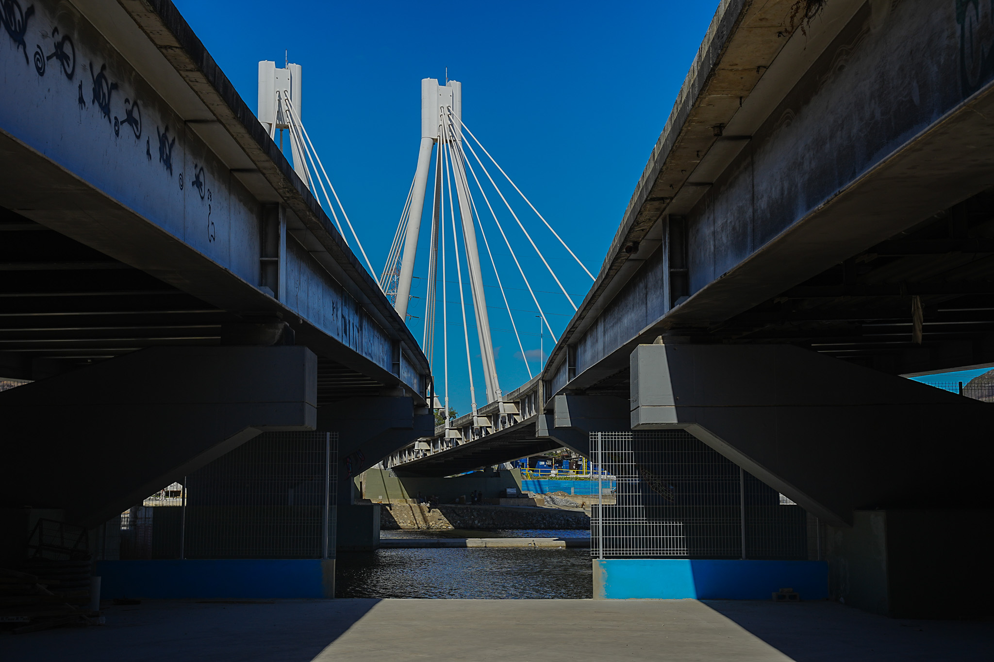 Obras embaixo e no entorno da Ponte da Passagem