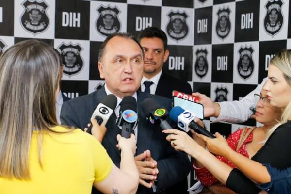 Rodney Miranda dá entrevista como secretário de Segurança de Goiás