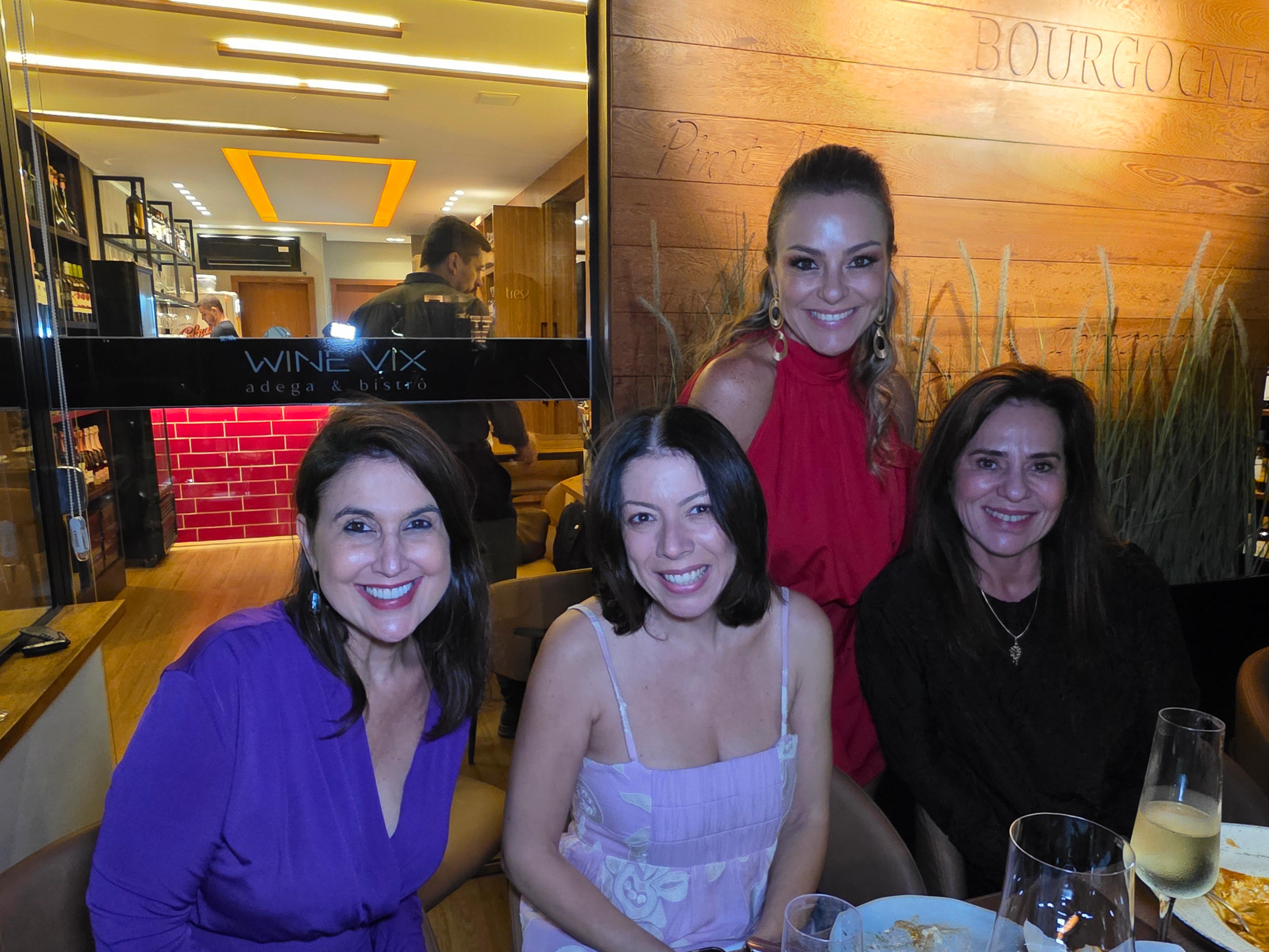 Renata Rasseli, Marcela Lopes, Suellen Perdigão e Simone Costa