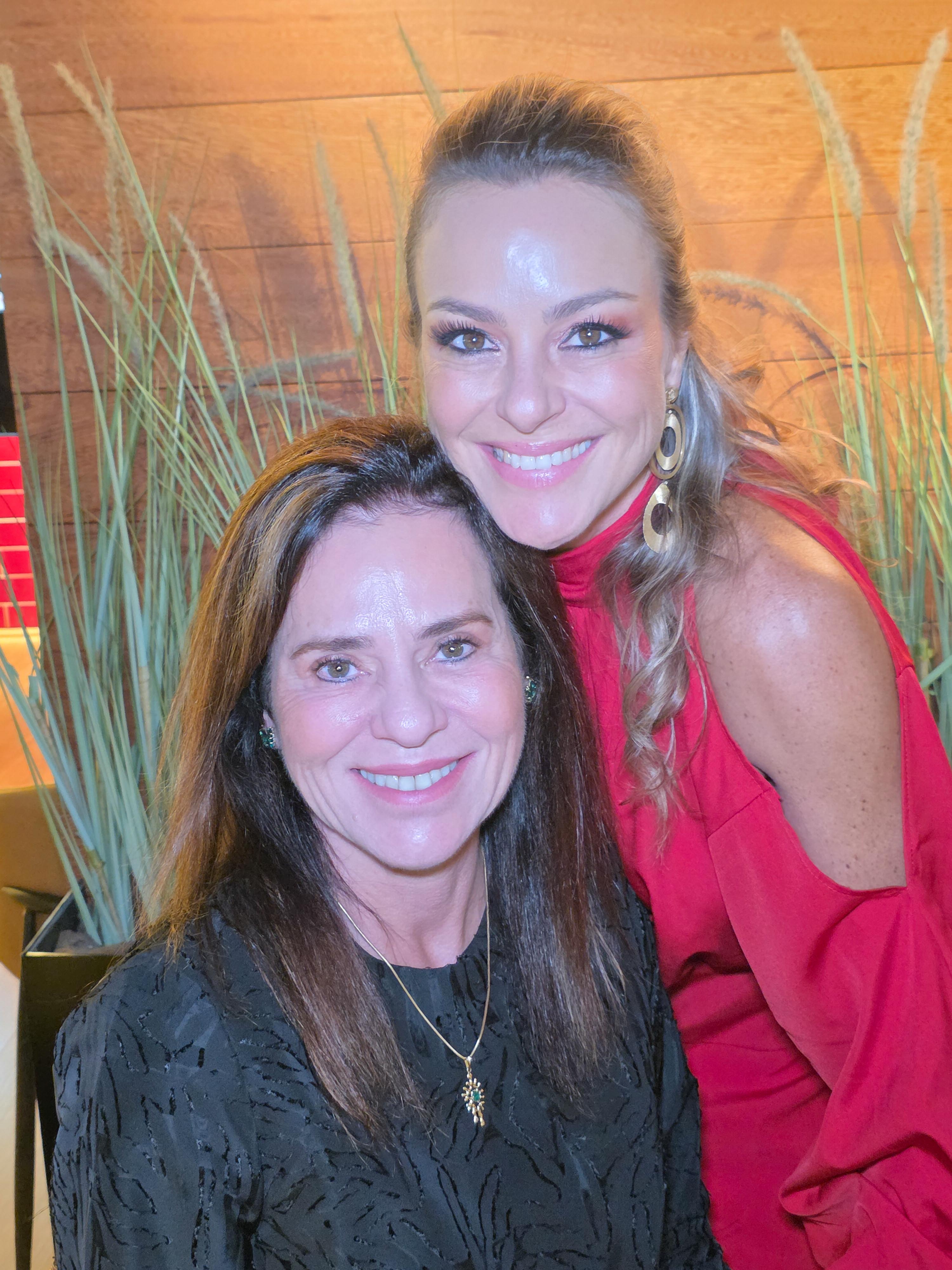 Simone Costa e Suellen Perdigão
