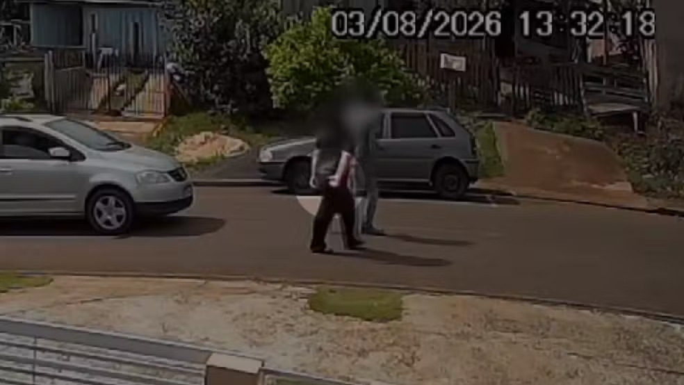 Vítima de violência faz sinal de socorro, é ajudada por testemunhas e homem é preso, no Paraná