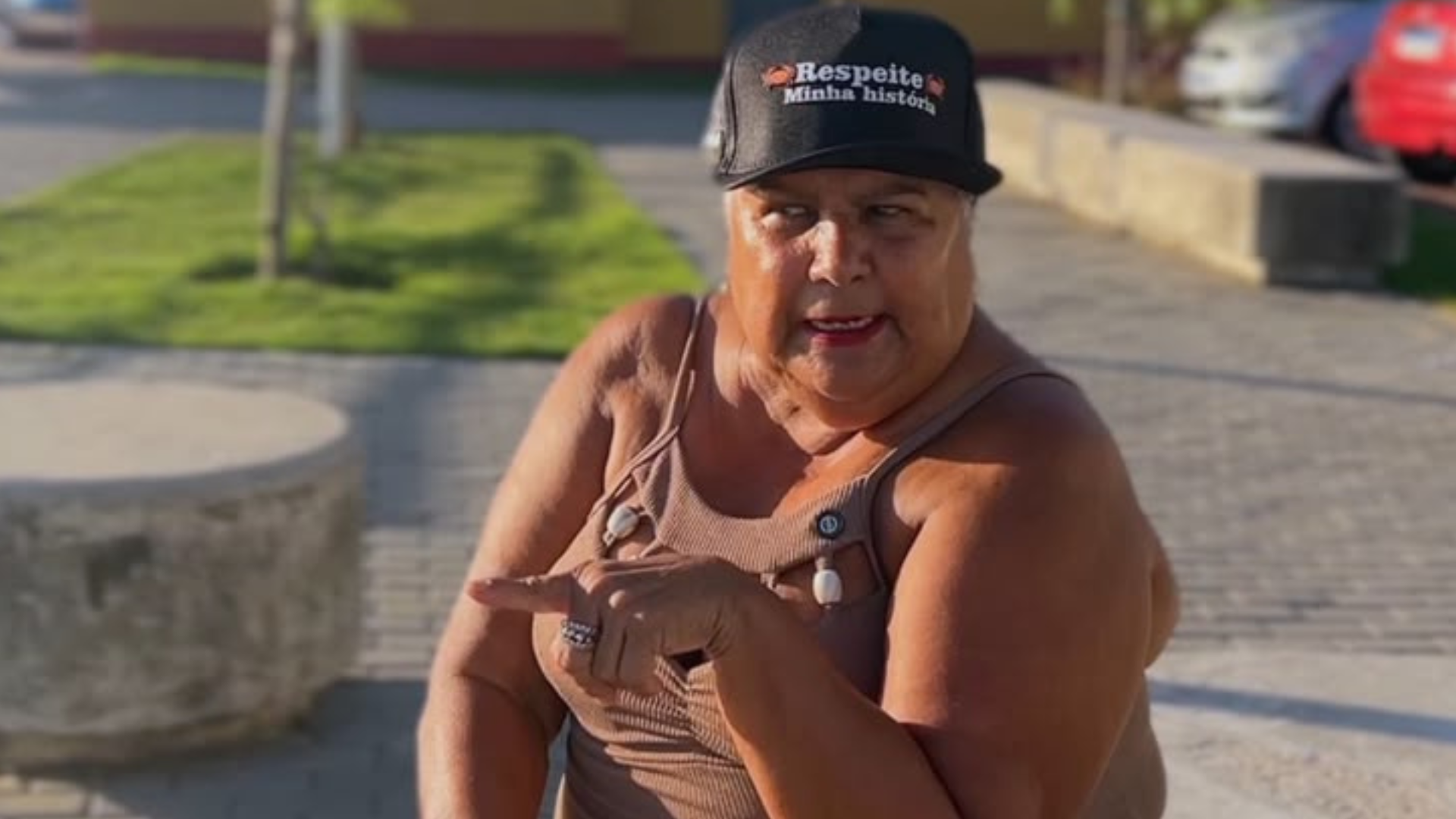 Personagem Dona Zezé, interpretada pela Eliana Santos