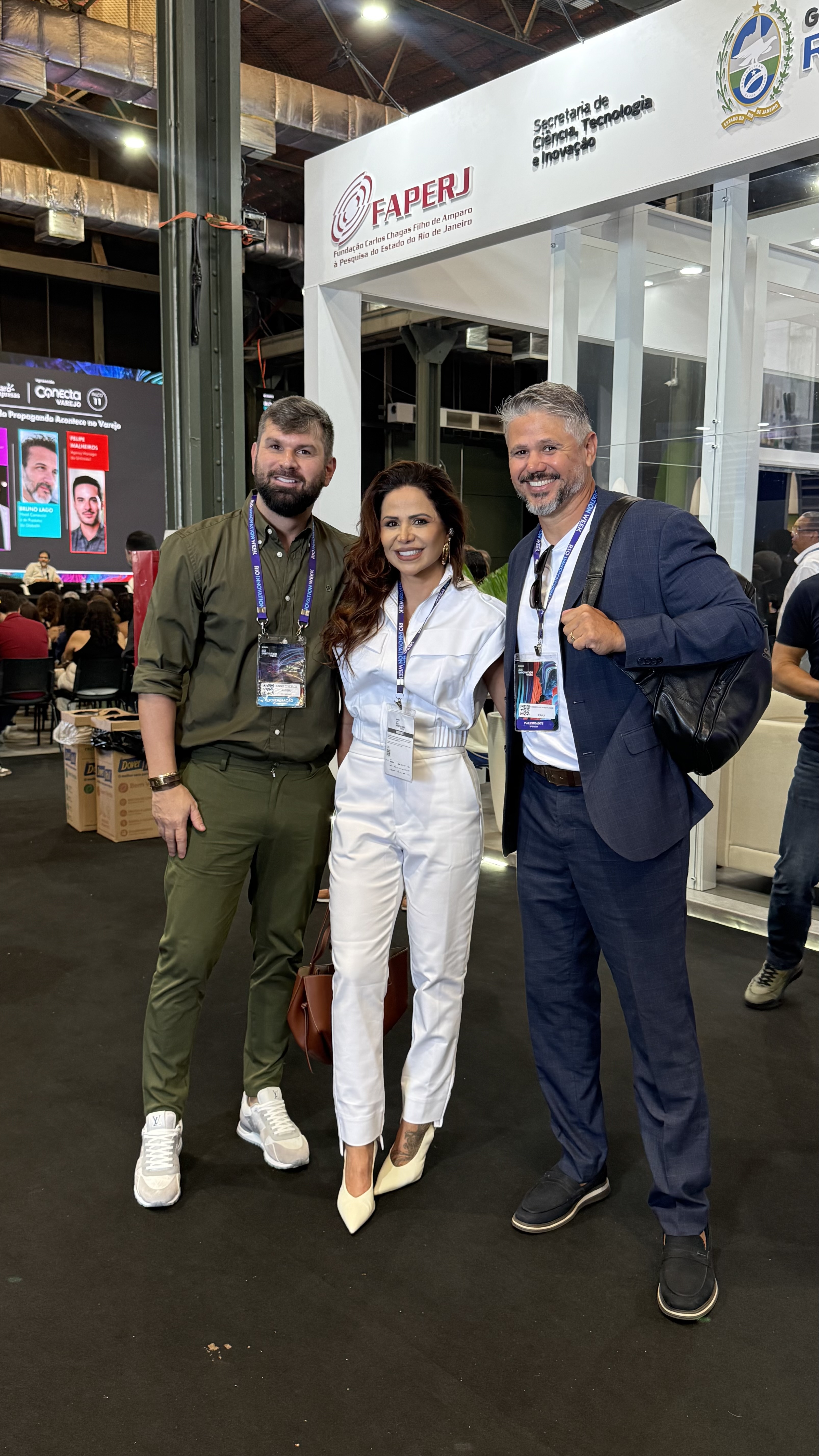 Fábio Queiroz, Viviane Anselmé e Humberto Júnior: no Rio Innovation Week palestrando e lançando o nosso novo treinamento de comunicação, gestão de pessoas e liderança: 'O futuro é sobre pessoas únicas. O que a IA não vai te ensinar.'