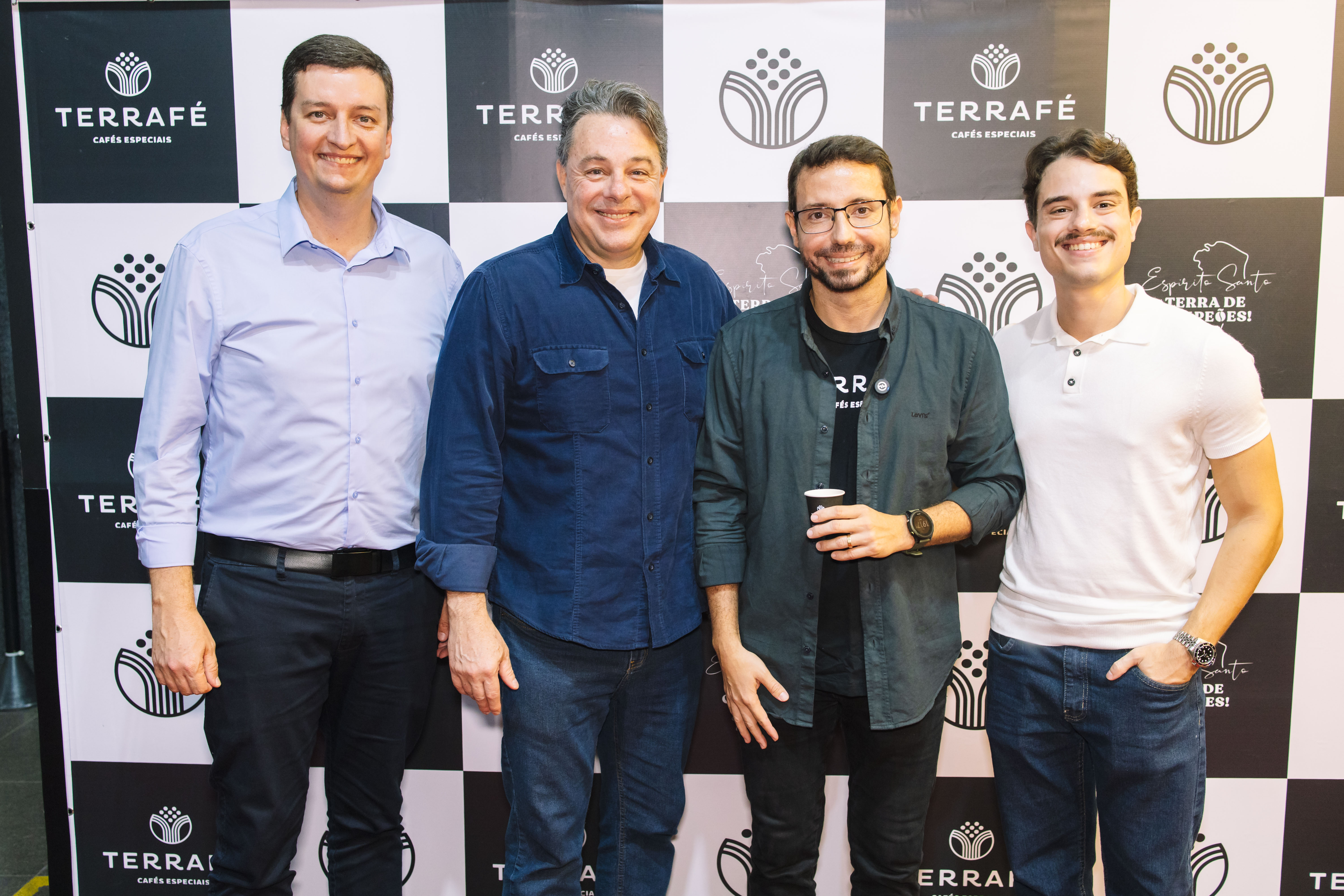 Michel Tesch, Subsecretário de Estado de Desenvolvimento Rural, Marcus Magalhães, presidente do sindicato dos corretores de café do Estado do ES, Raul Guizelini, fundador da TERRAFÉ e Matheus Magalhães, sócio do Café Raízes