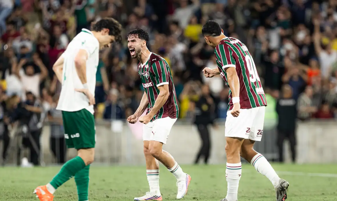 Fluminense vence o Palmeiras de virada no Brasileirão, neste sábado (15)