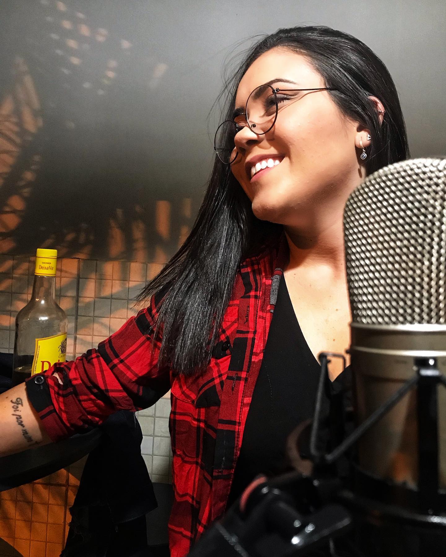 Cantora Karina Gomes também fará show no ExpoElas