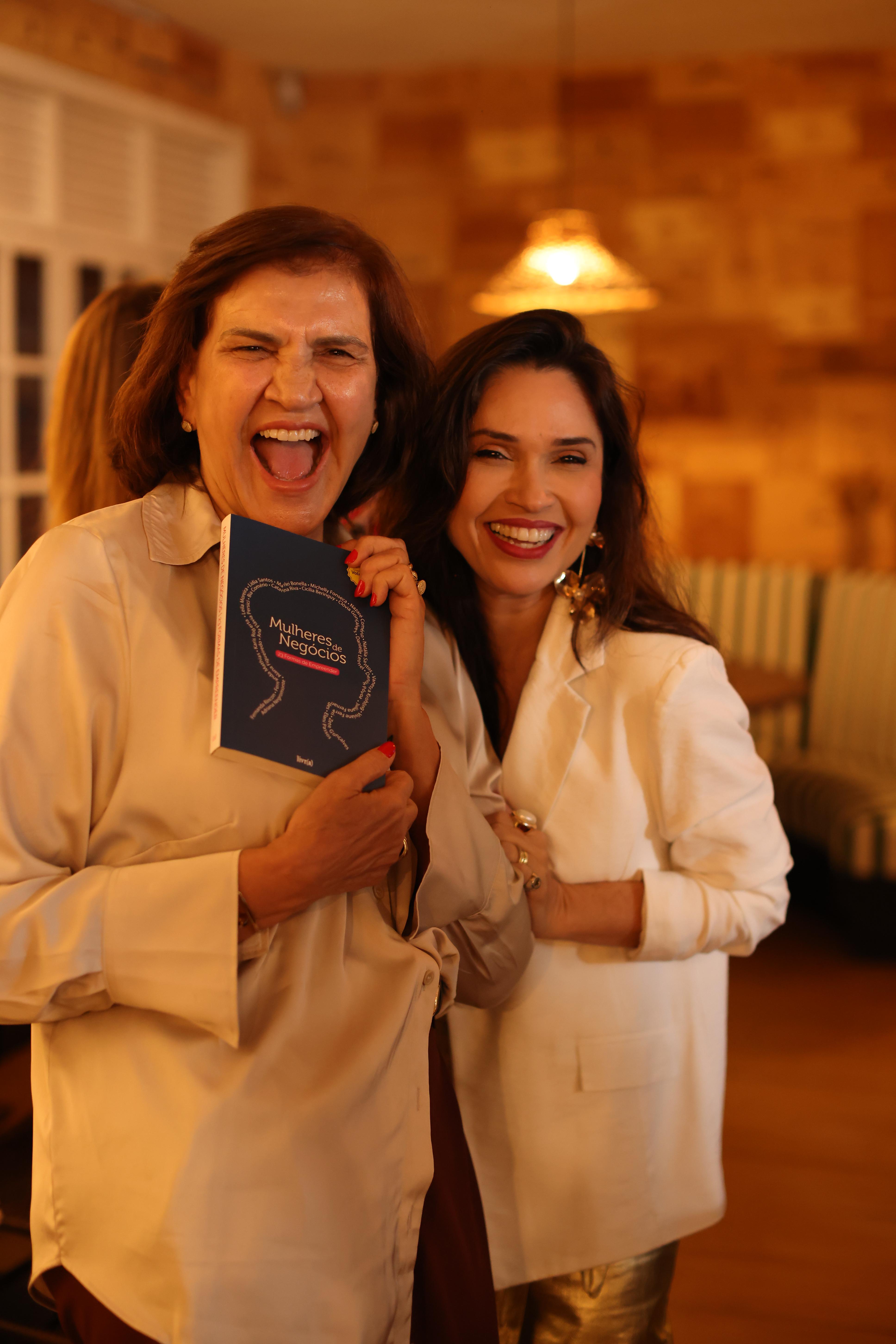 Martha Campos e Elayne Borel&nbsp;durante encontro mensal da Rede Mulheres de Negócios