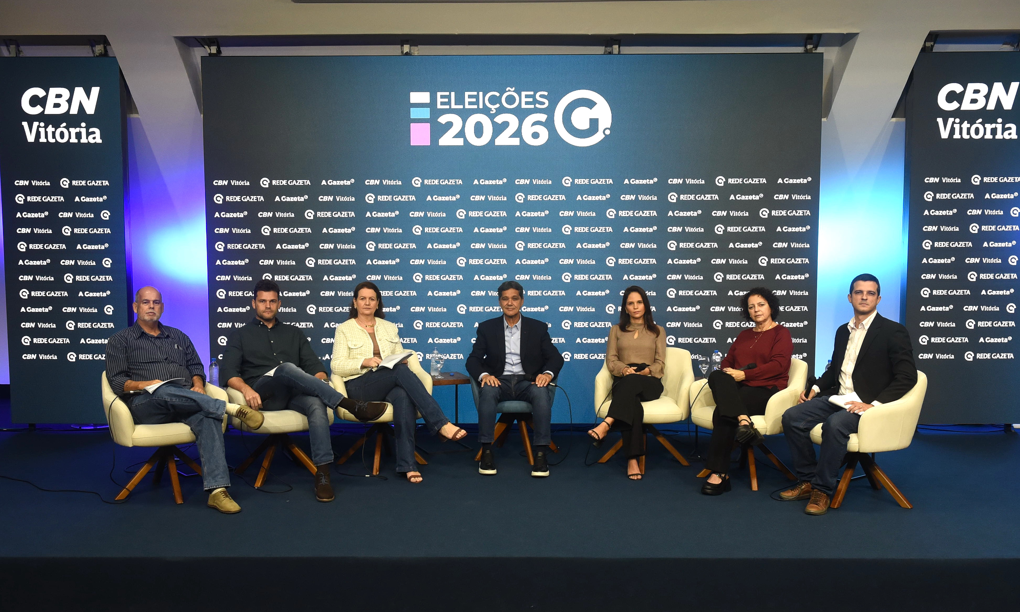 Ricardo Ferrraço, governador do ES, durante sabatina de A Gazeta e CBN Vitória. (Da ESq.p/dir.) Os jornalistas Leonel Ximenes, Abdo Filho, Fernanda Queiroz, Ricardo Ferraço, Leticia Gonçalves, Vilmara Fernandes, e Vitor Vogas.